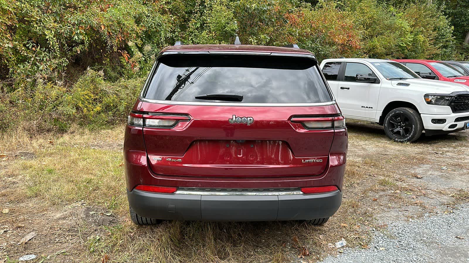 2023 Jeep Grand Cherokee L photo 3