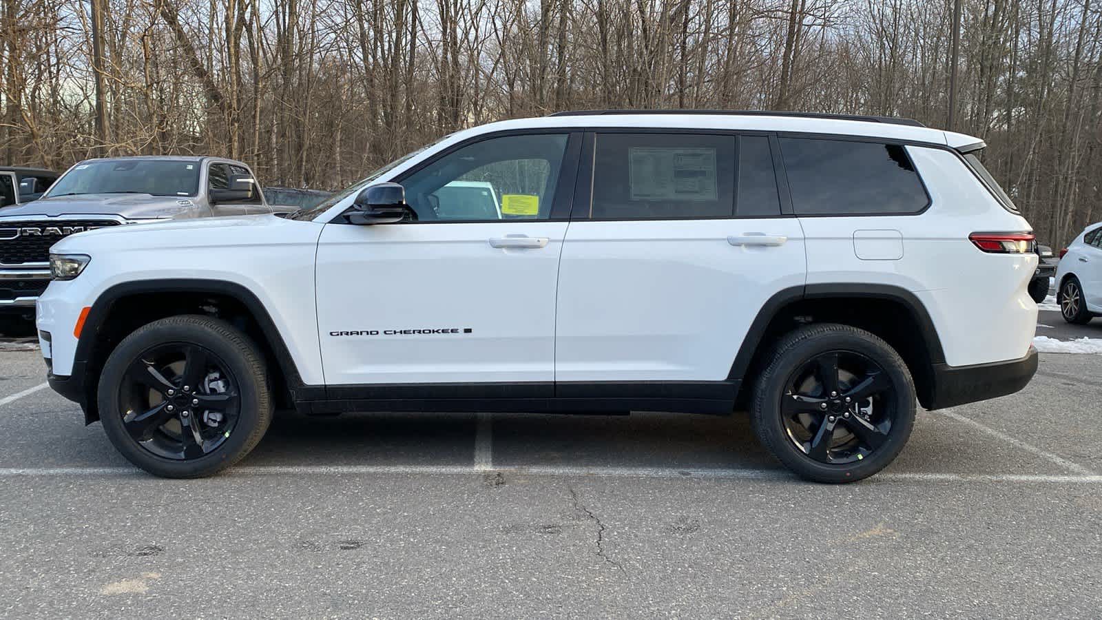 2025 Jeep Grand Cherokee Altitude X photo 2