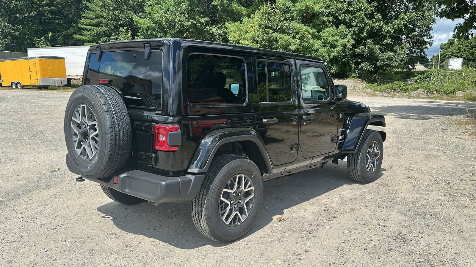 2024 Jeep Wrangler Sahara photo 4