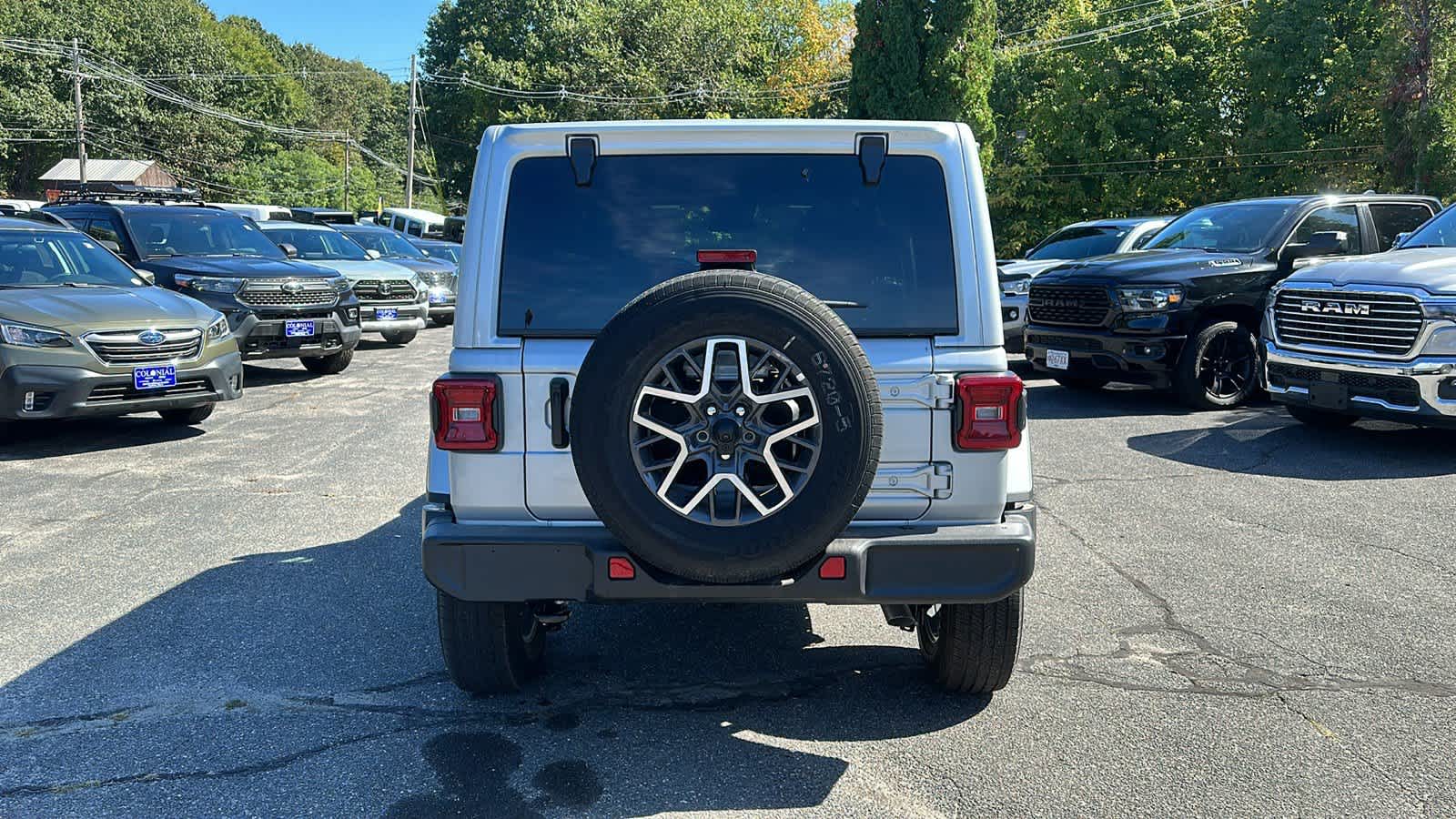 2024 Jeep Wrangler Sahara photo 3