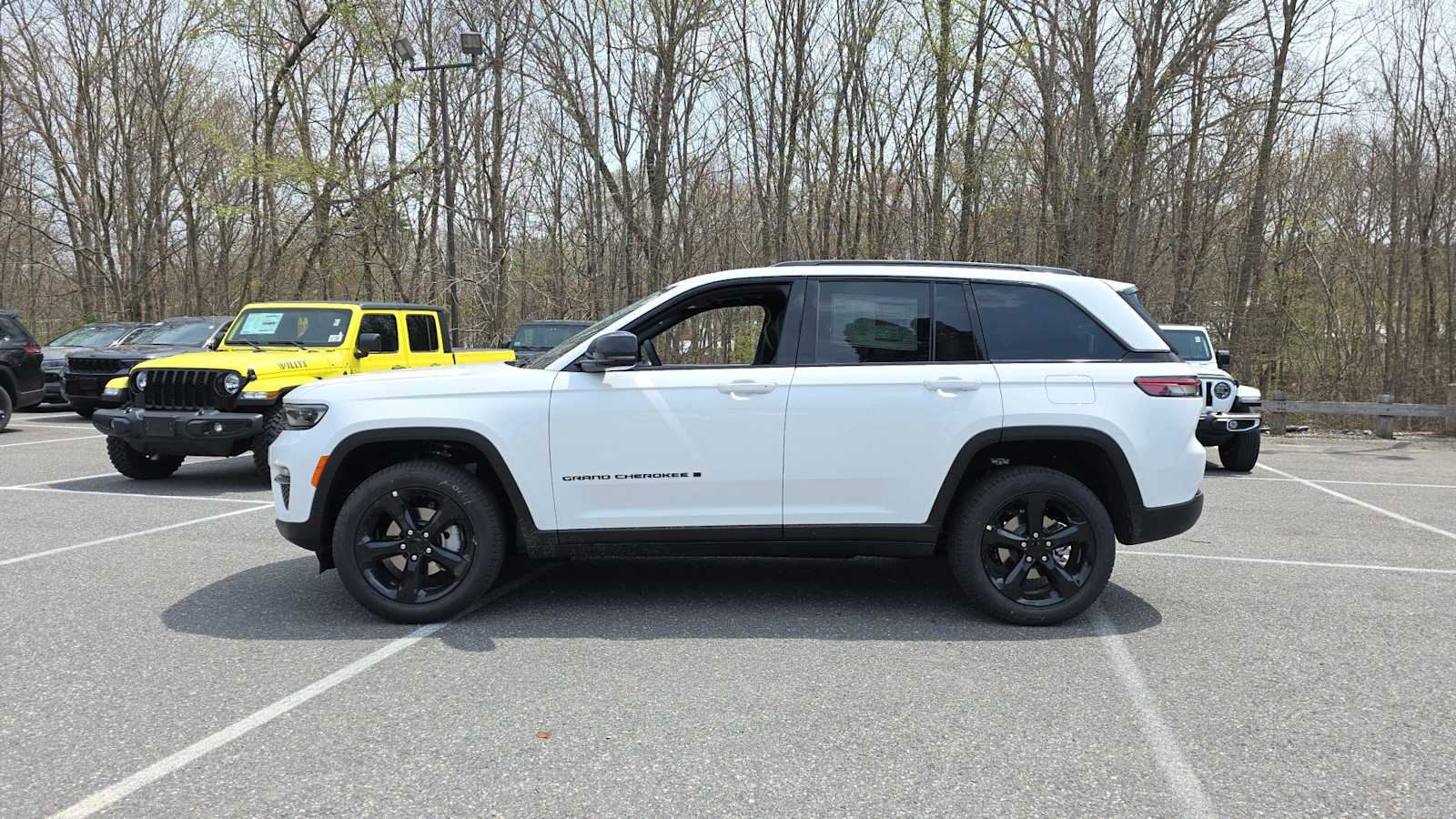 2025 Jeep Grand Cherokee Limited photo 2