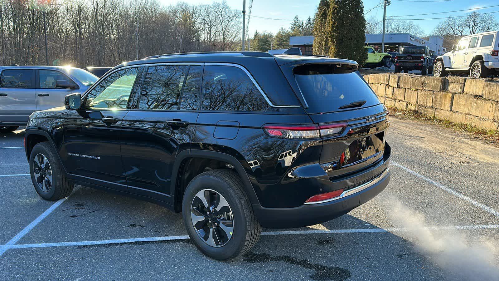 2024 Jeep Cherokee 4xe Sport photo 2