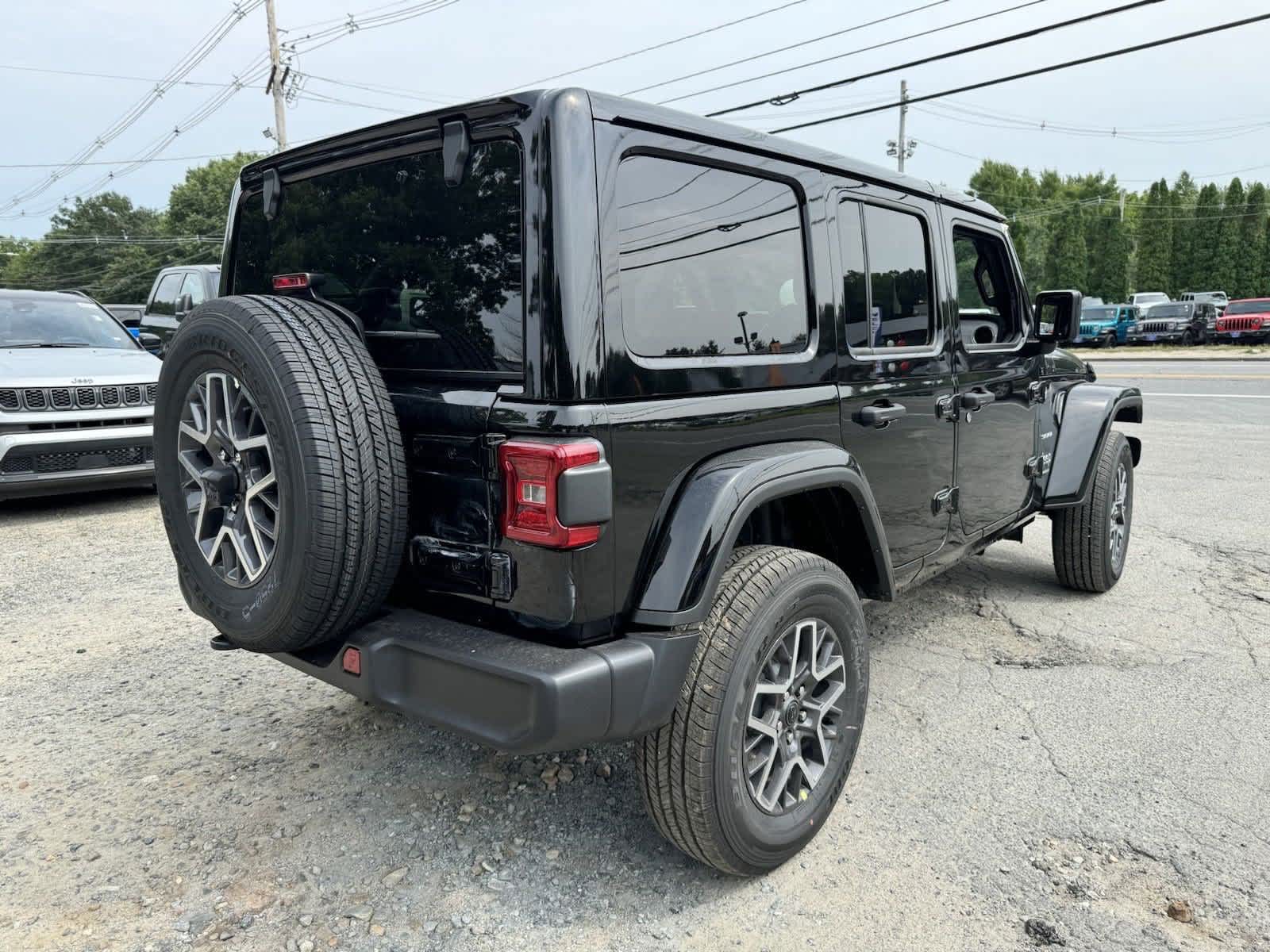 2024 Jeep Wrangler Sahara photo 4