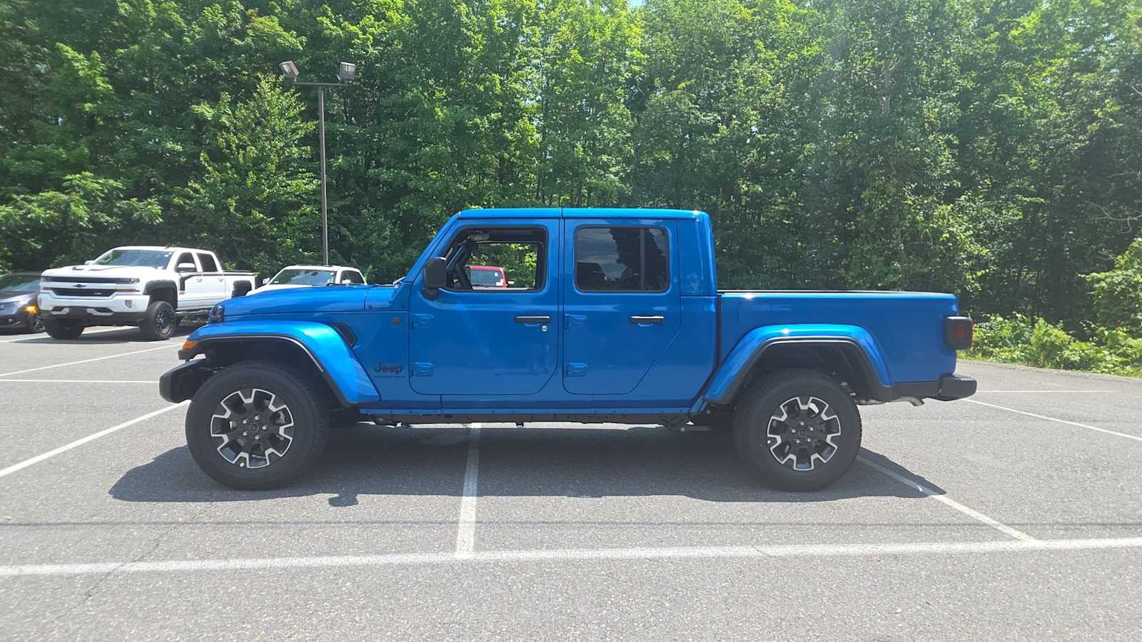 2025 Jeep Gladiator Sport S photo 2