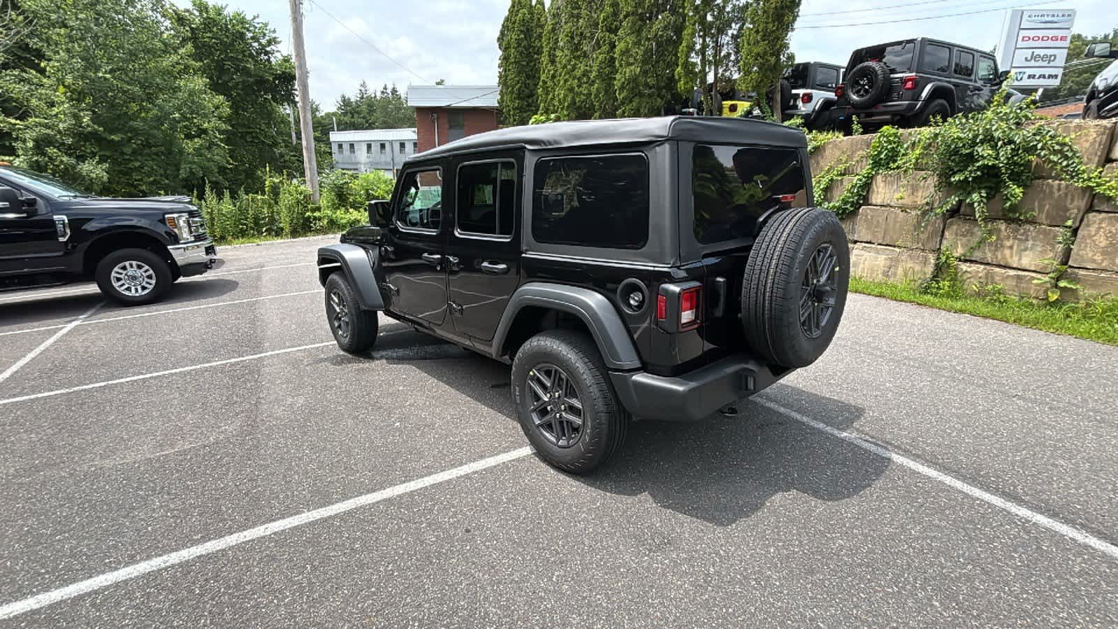 2025 Jeep Wrangler Sport S photo 3