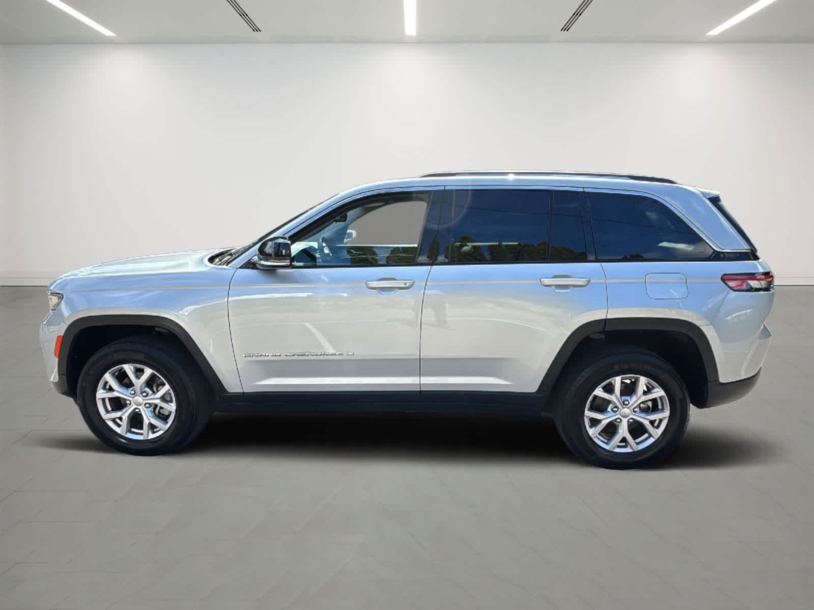 2022 Jeep Grand Cherokee Limited photo 2