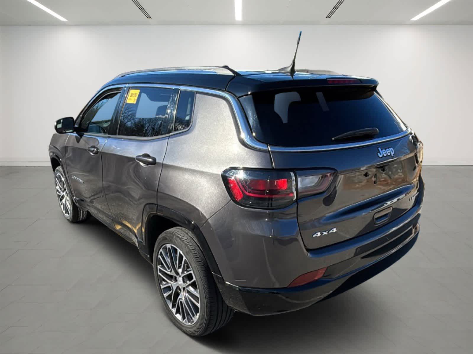 2022 Jeep Compass Limited photo 2