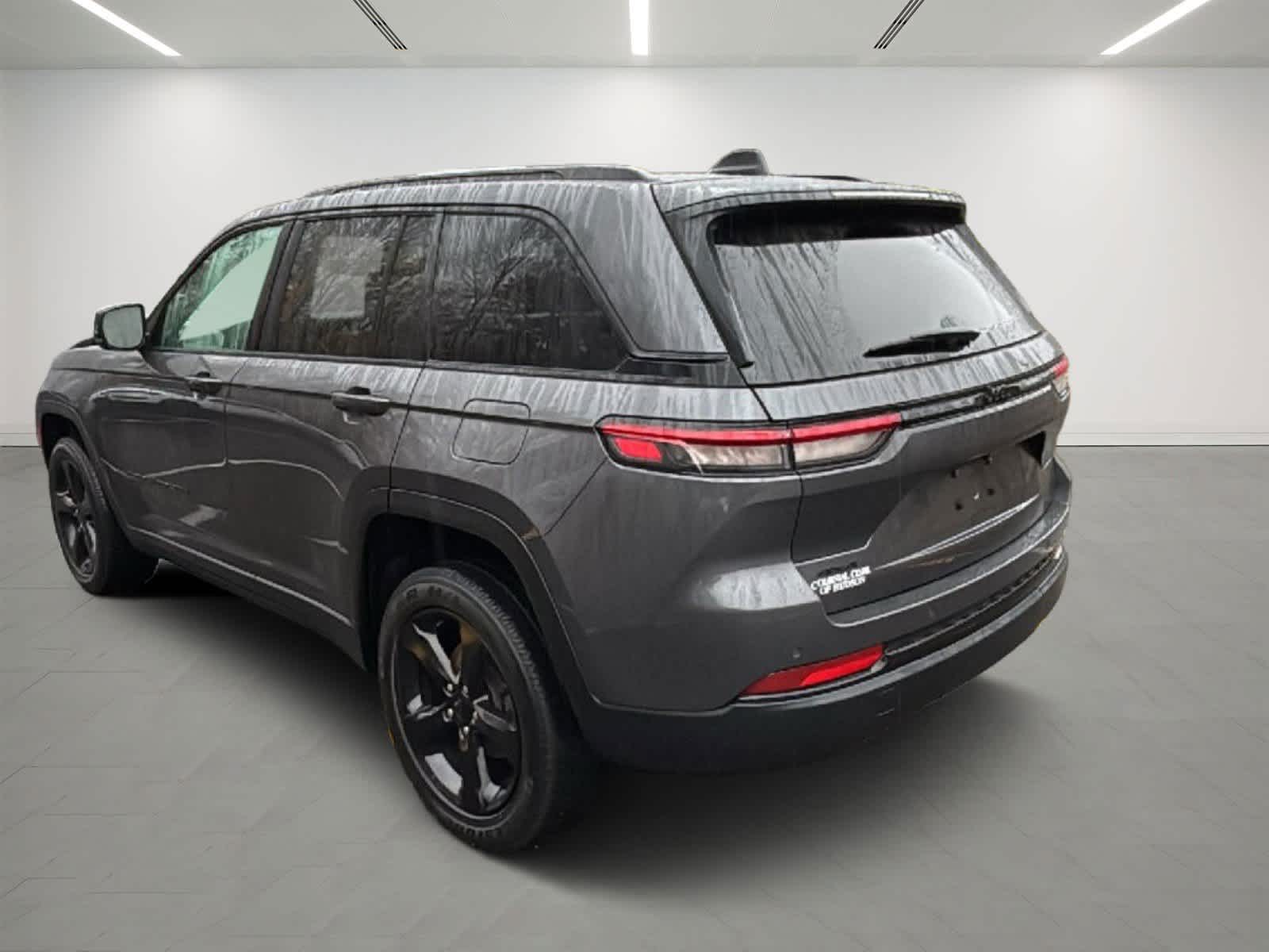 2022 Jeep Grand Cherokee Altitude photo 3