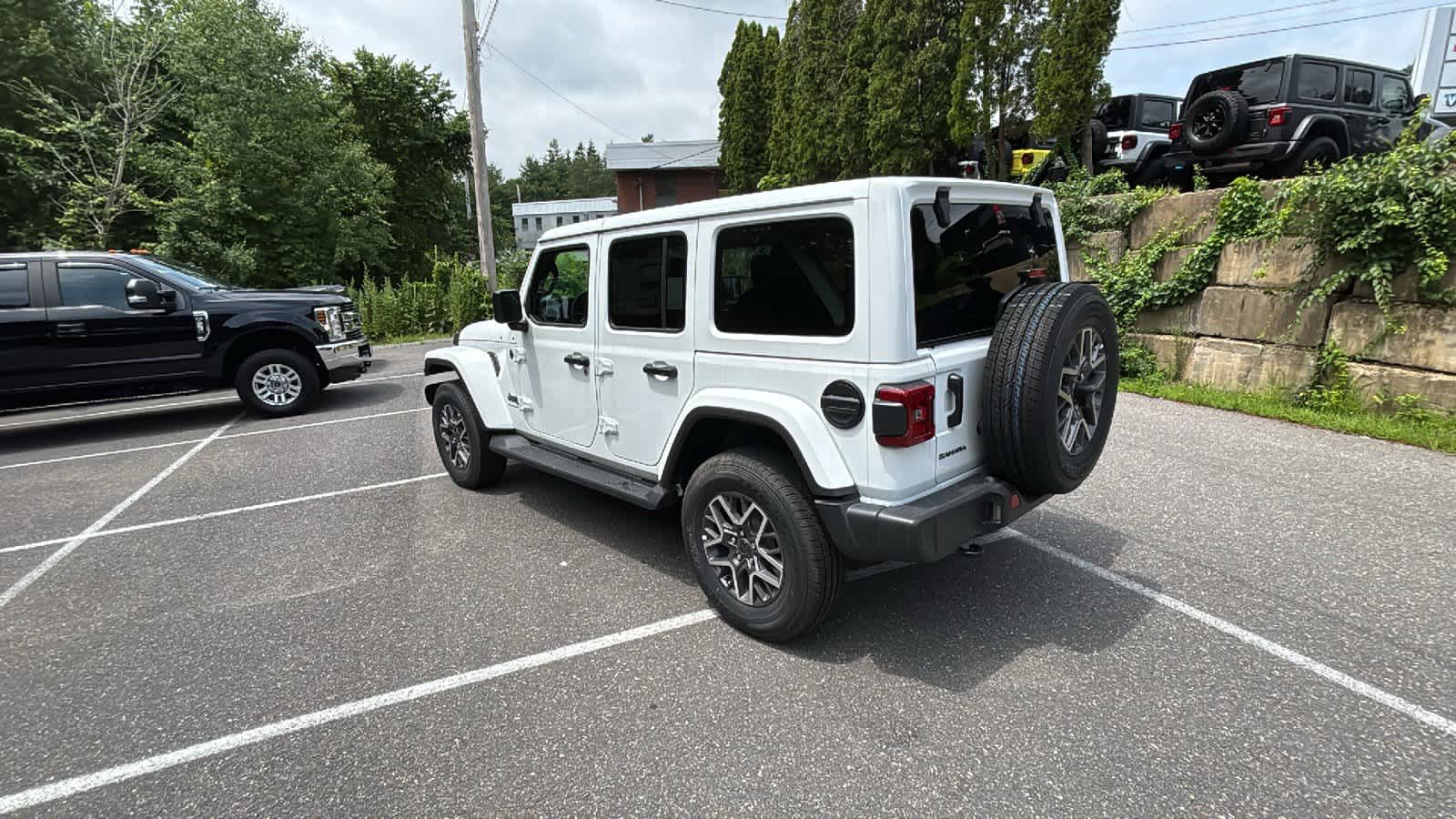 2025 Jeep Wrangler Sahara photo 3