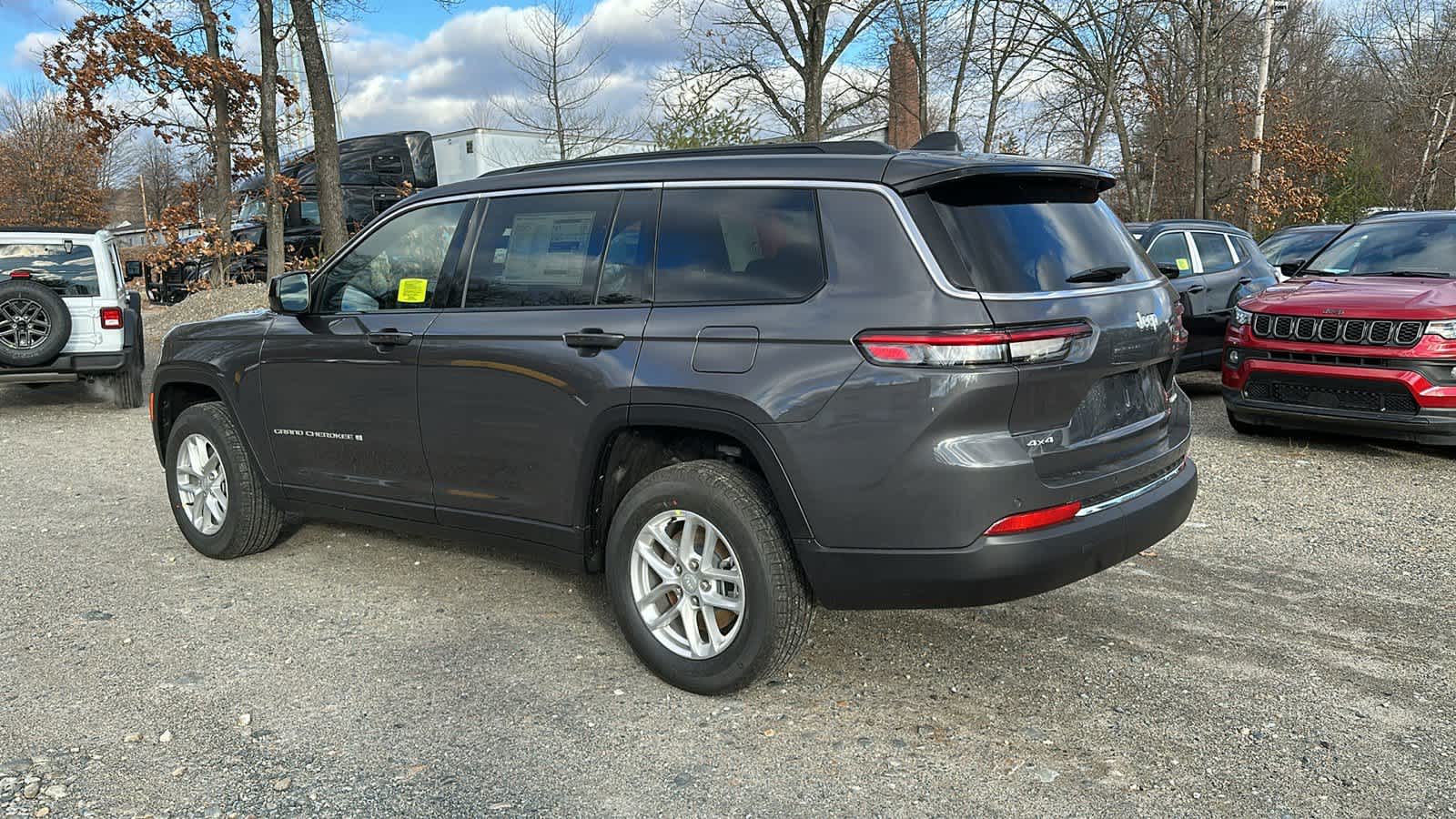 2025 Jeep Grand Cherokee Laredo X photo 2