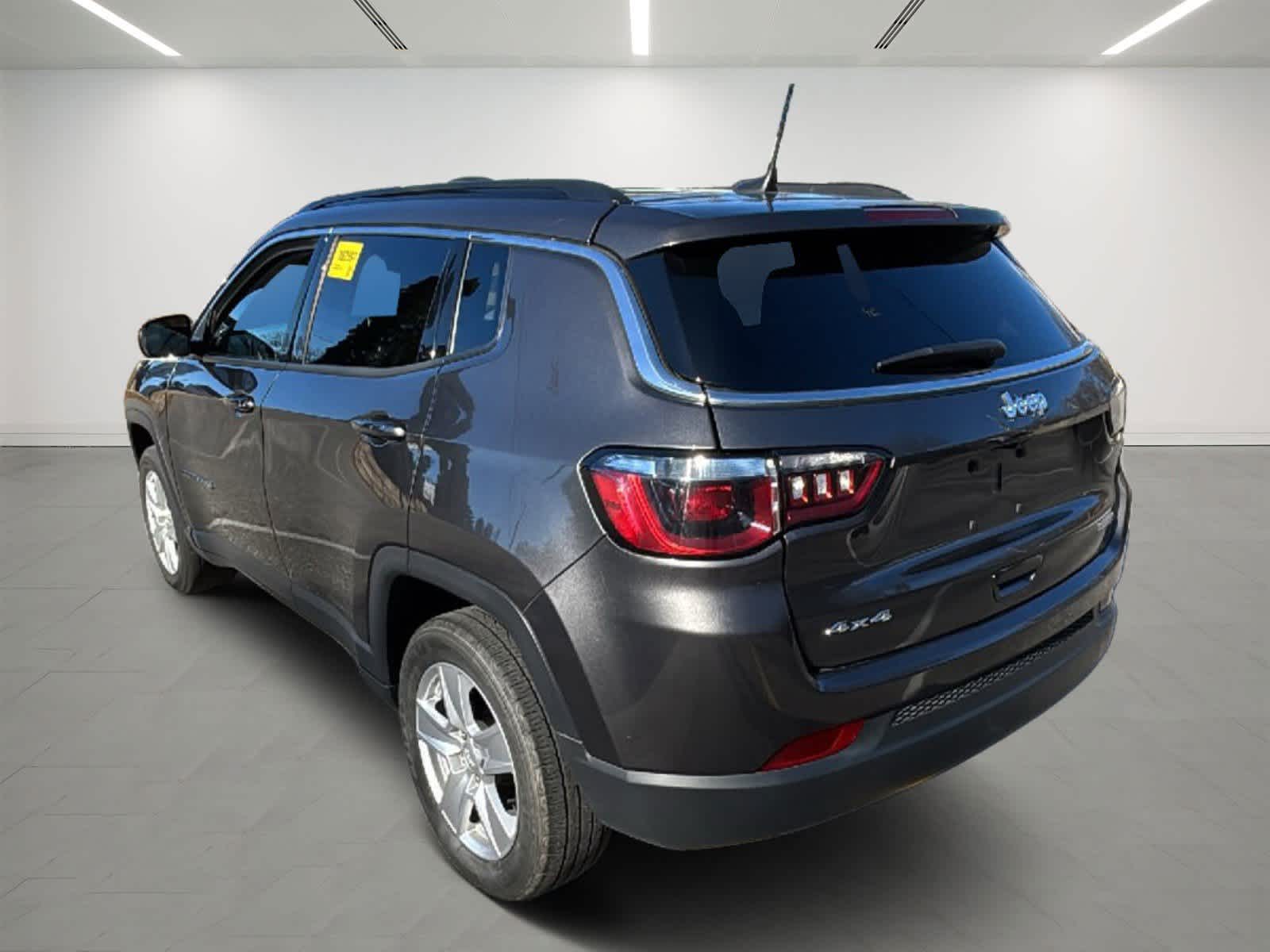 2022 Jeep Compass Latitude photo 2