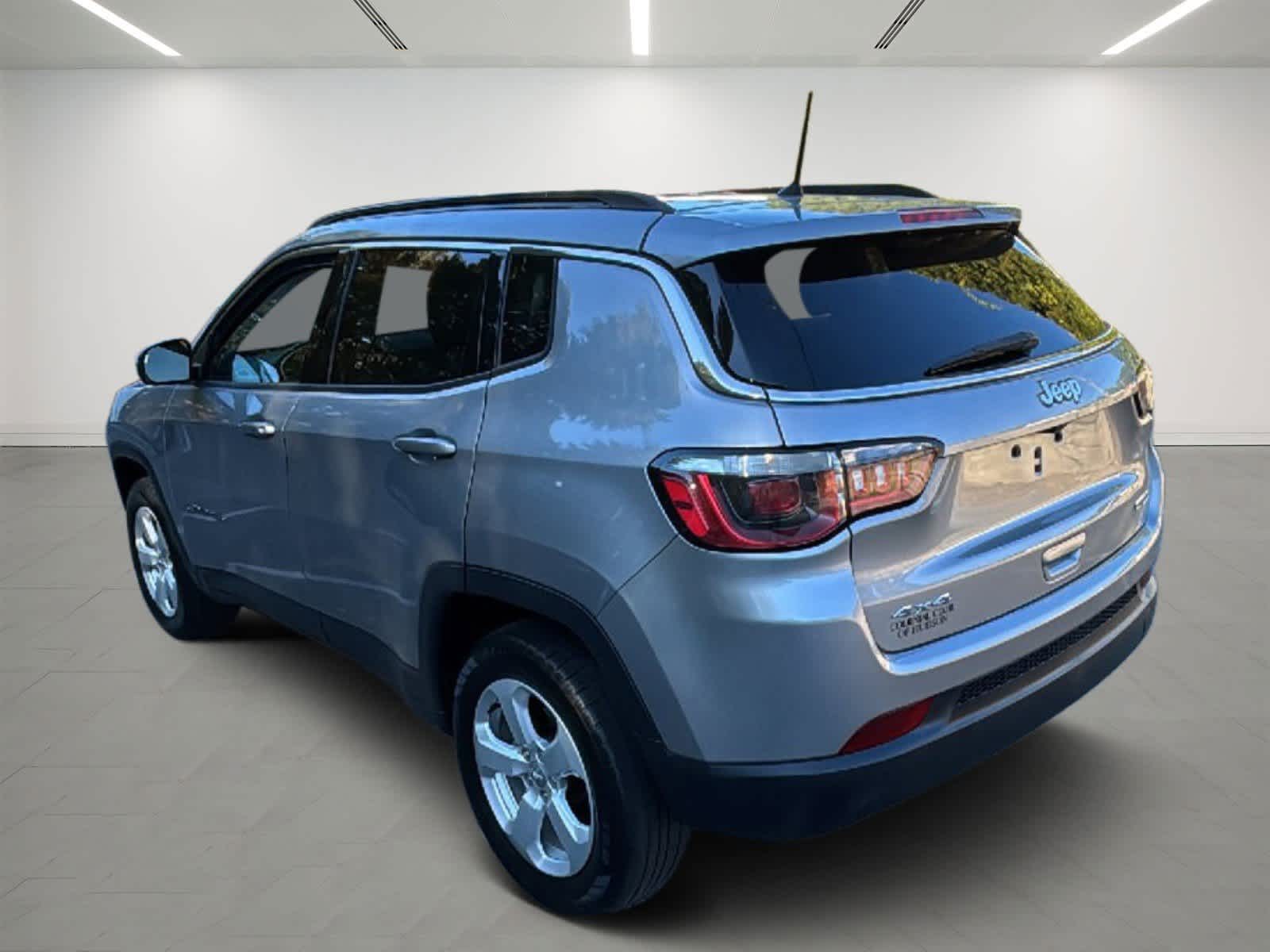 2018 Jeep Compass Latitude photo 2