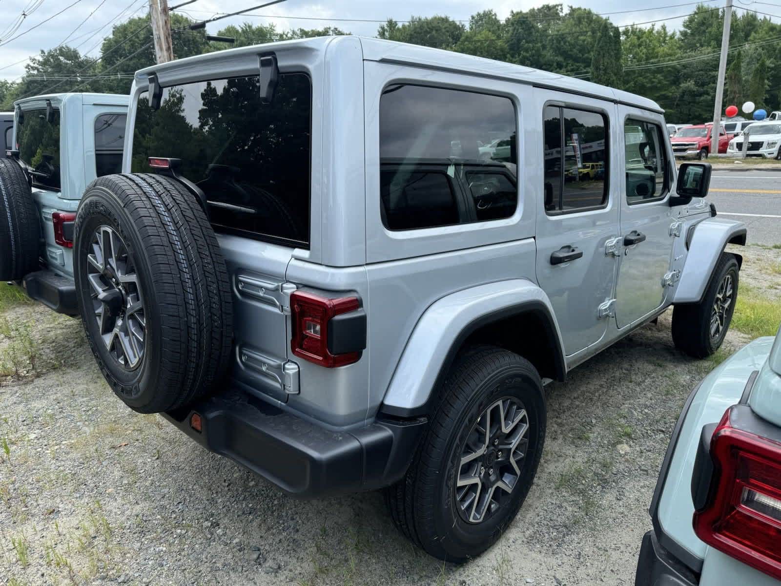 2024 Jeep Wrangler Sahara photo 4