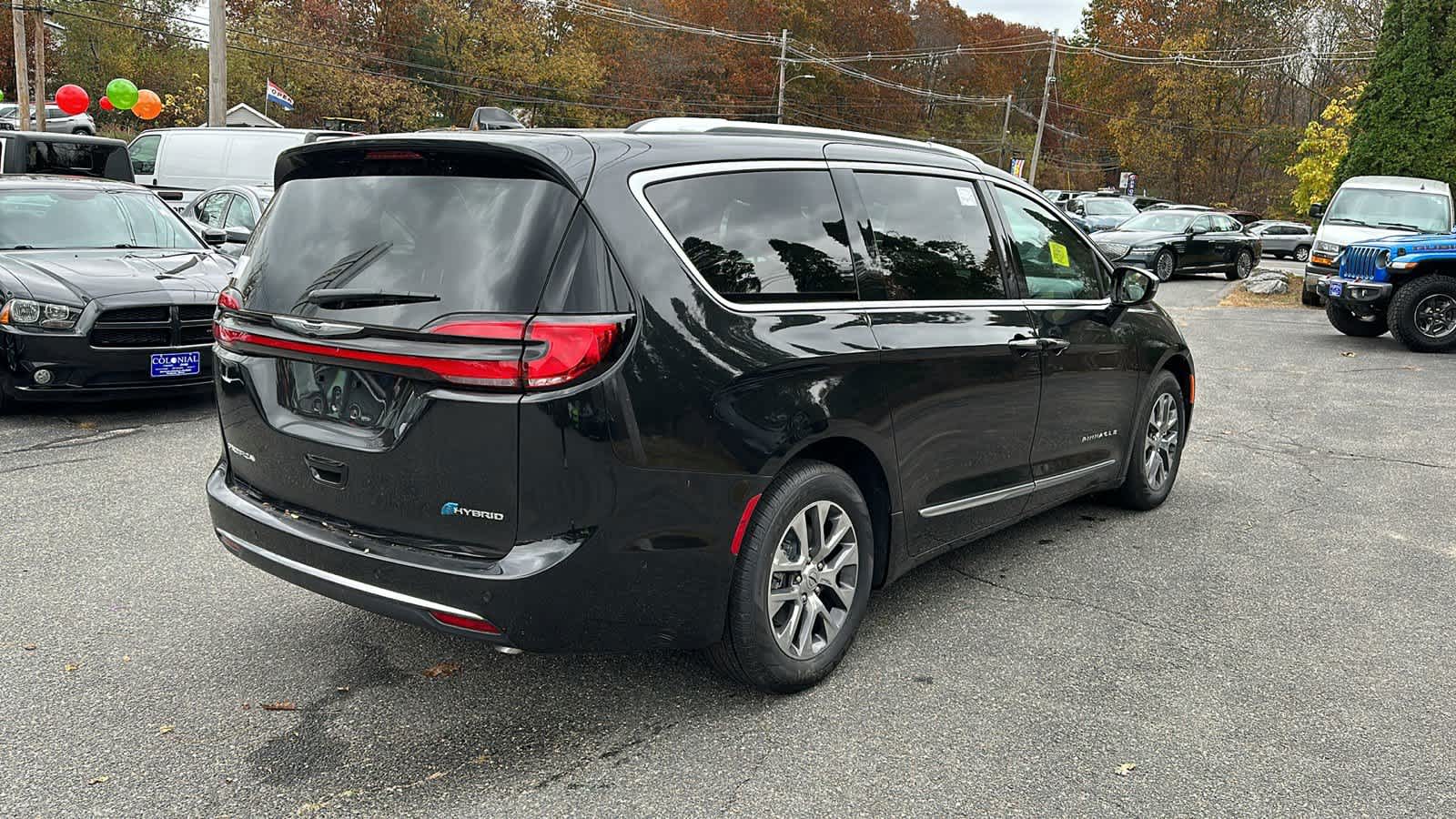 2023 Chrysler Pacifica Hybrid Pinnacle photo 4
