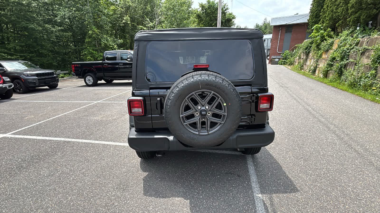 2025 Jeep Wrangler Sport S photo 4