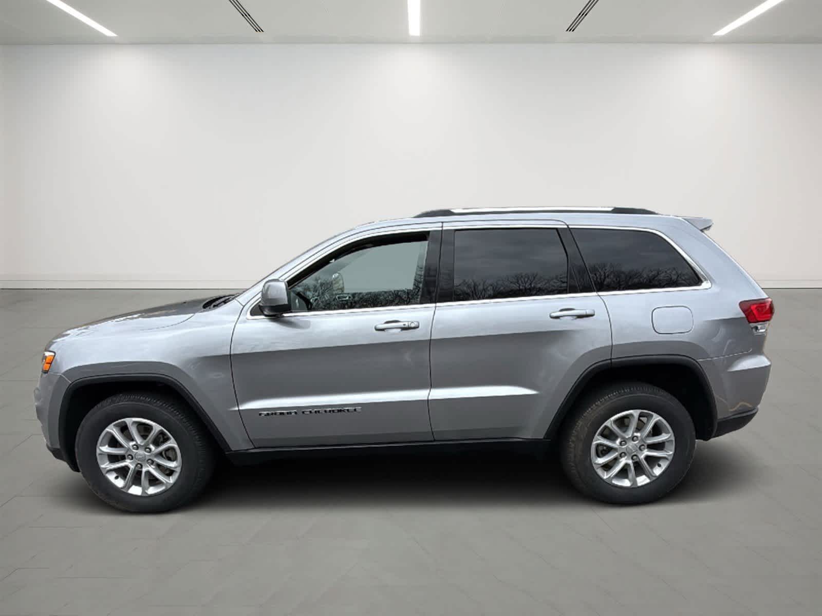 2021 Jeep Grand Cherokee Laredo E photo 2