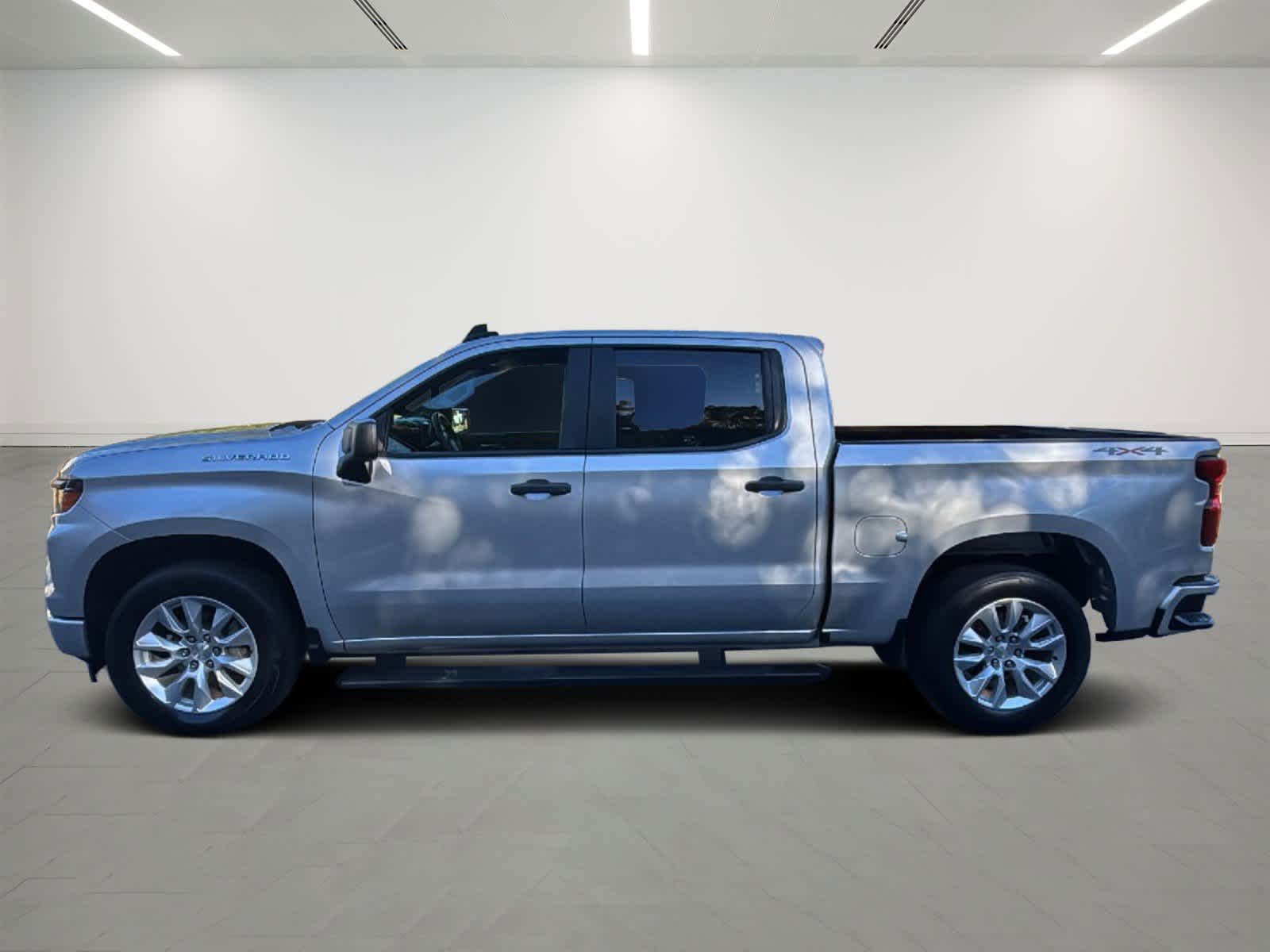 2022 Chevrolet Silverado 1500 Custom photo 2