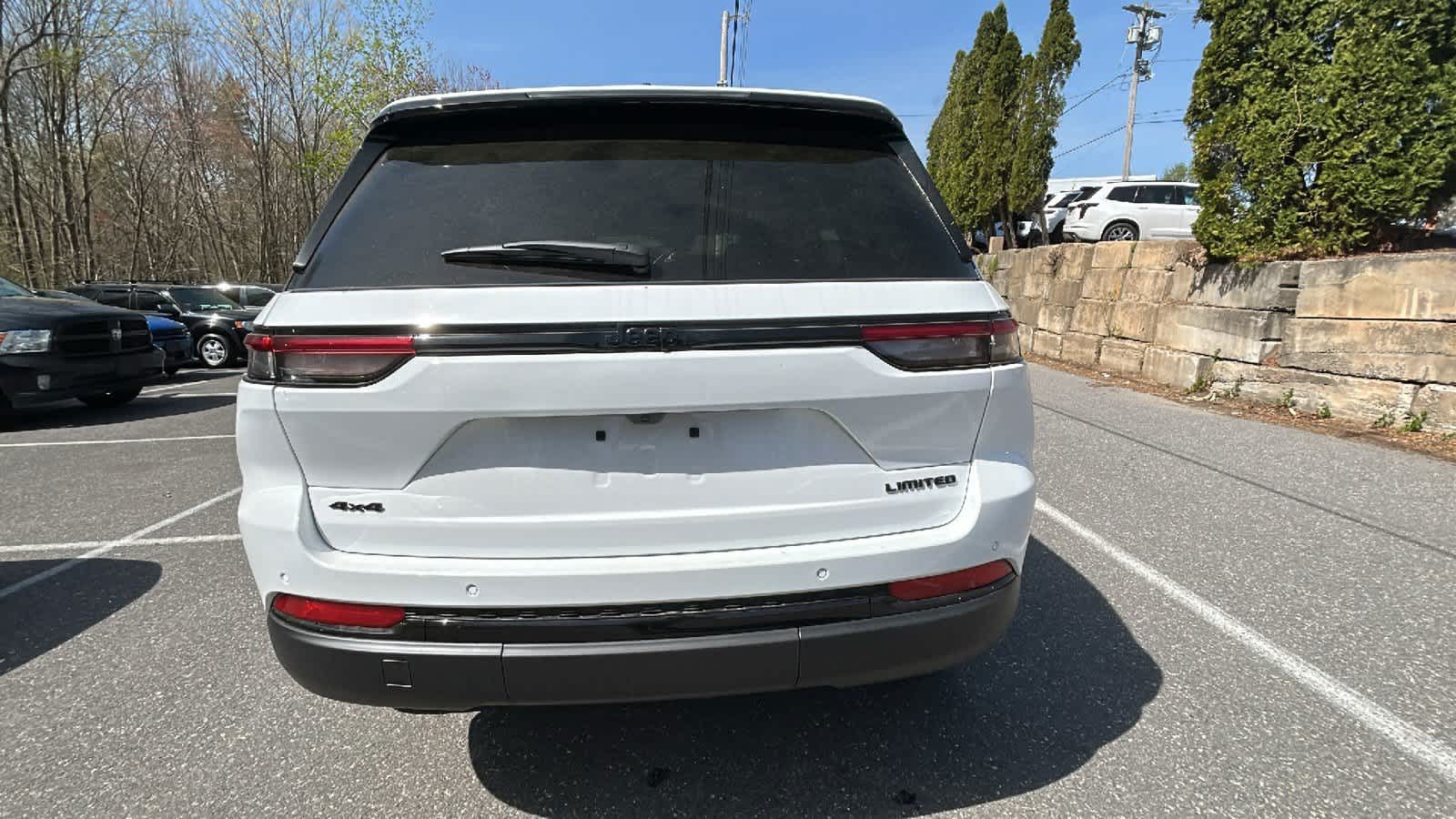 2025 Jeep Grand Cherokee Limited photo 4