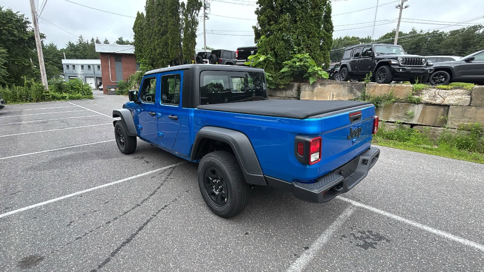 2025 Jeep Gladiator Sport photo 3