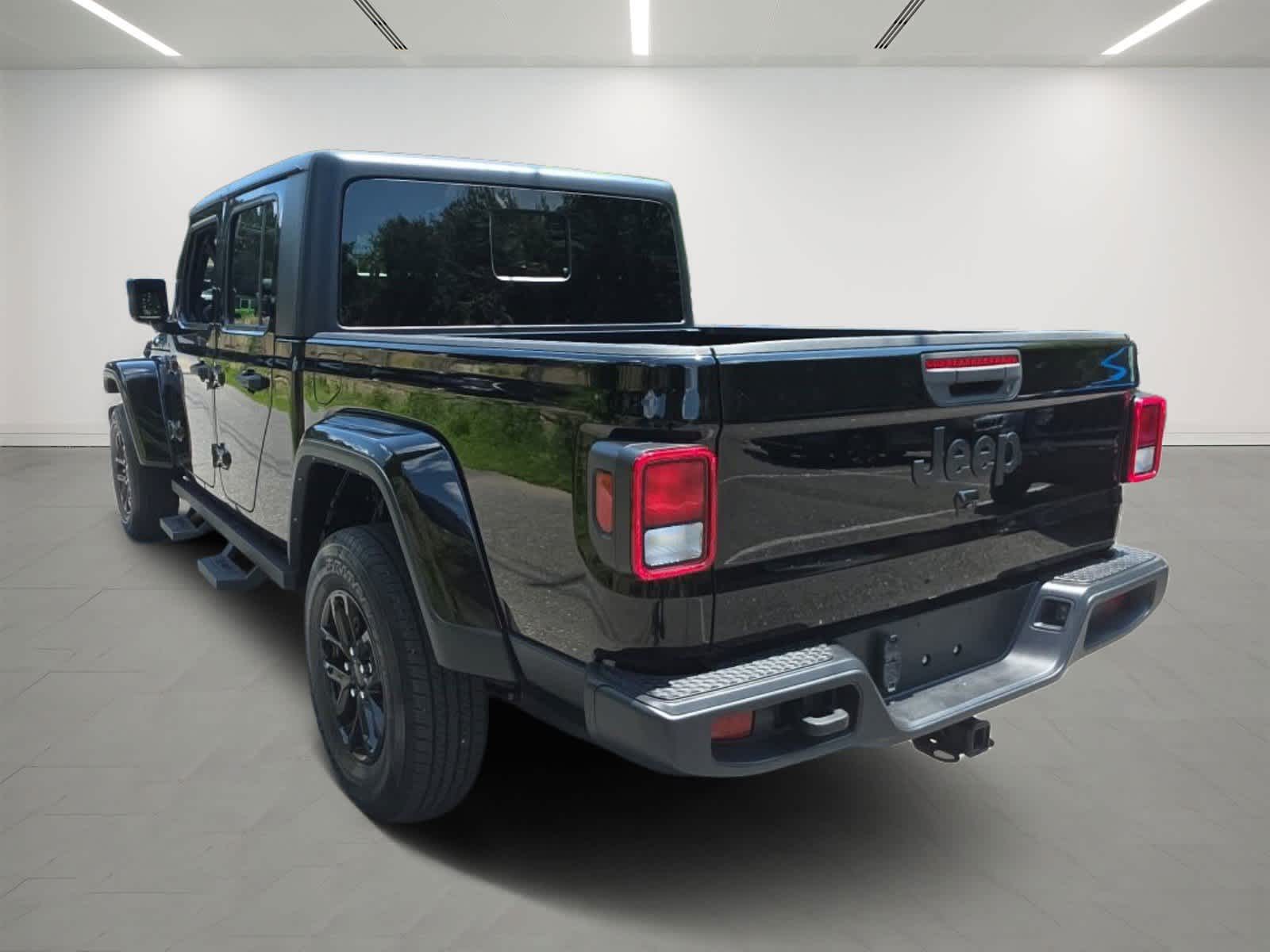 2022 Jeep Gladiator Altitude photo 3