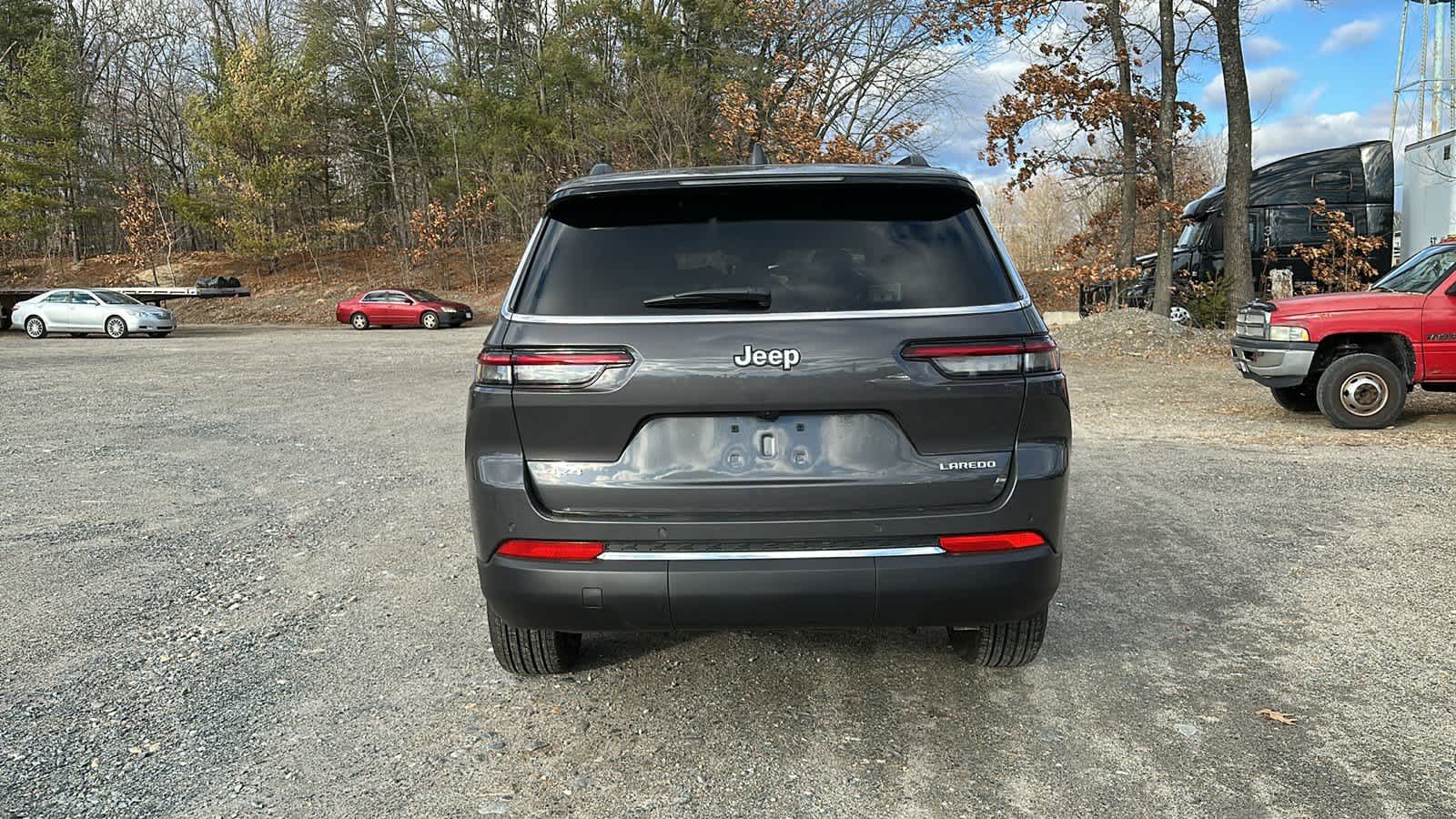 2025 Jeep Grand Cherokee Laredo X photo 3