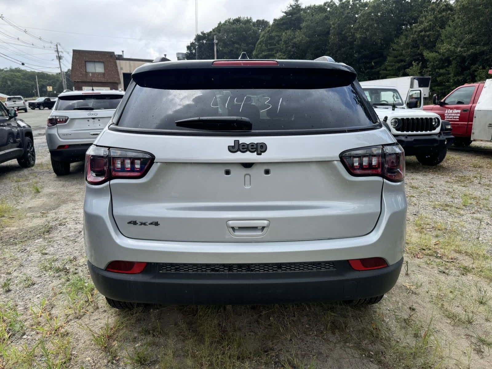 2024 Jeep Compass Latitude photo 3