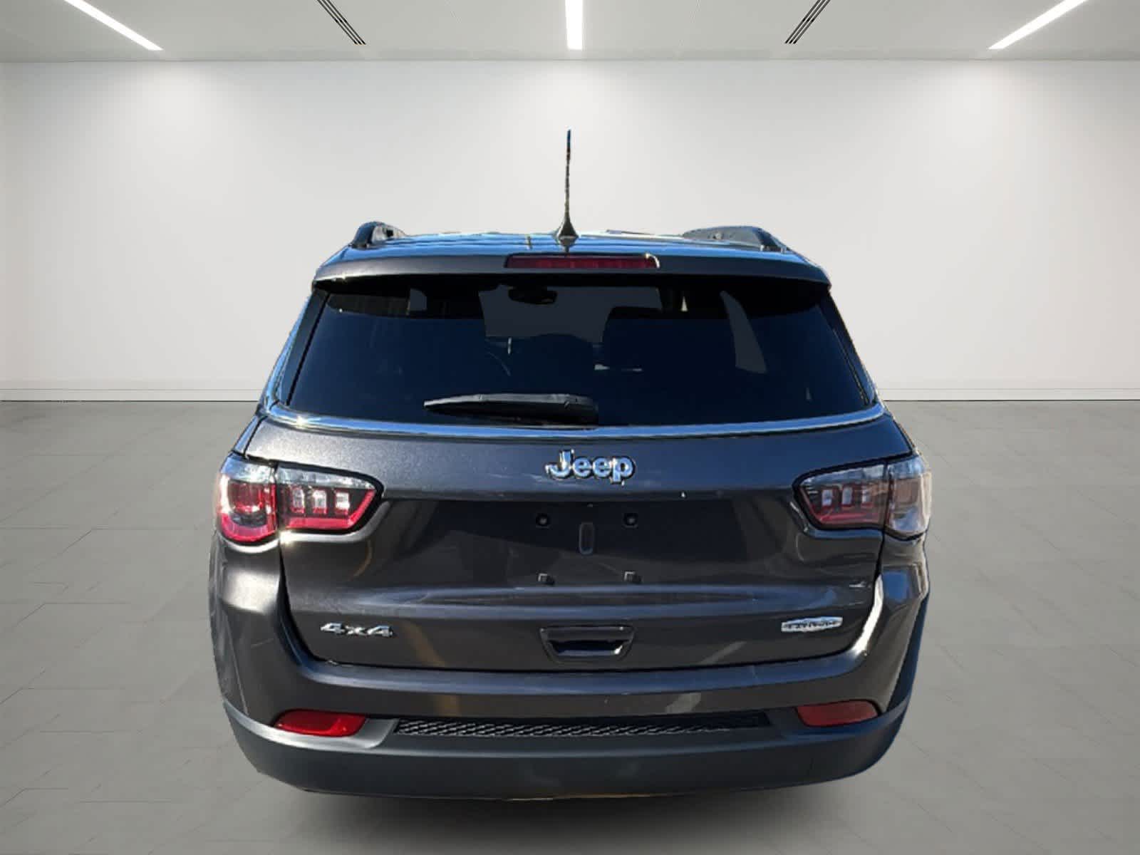 2022 Jeep Compass Latitude photo 3