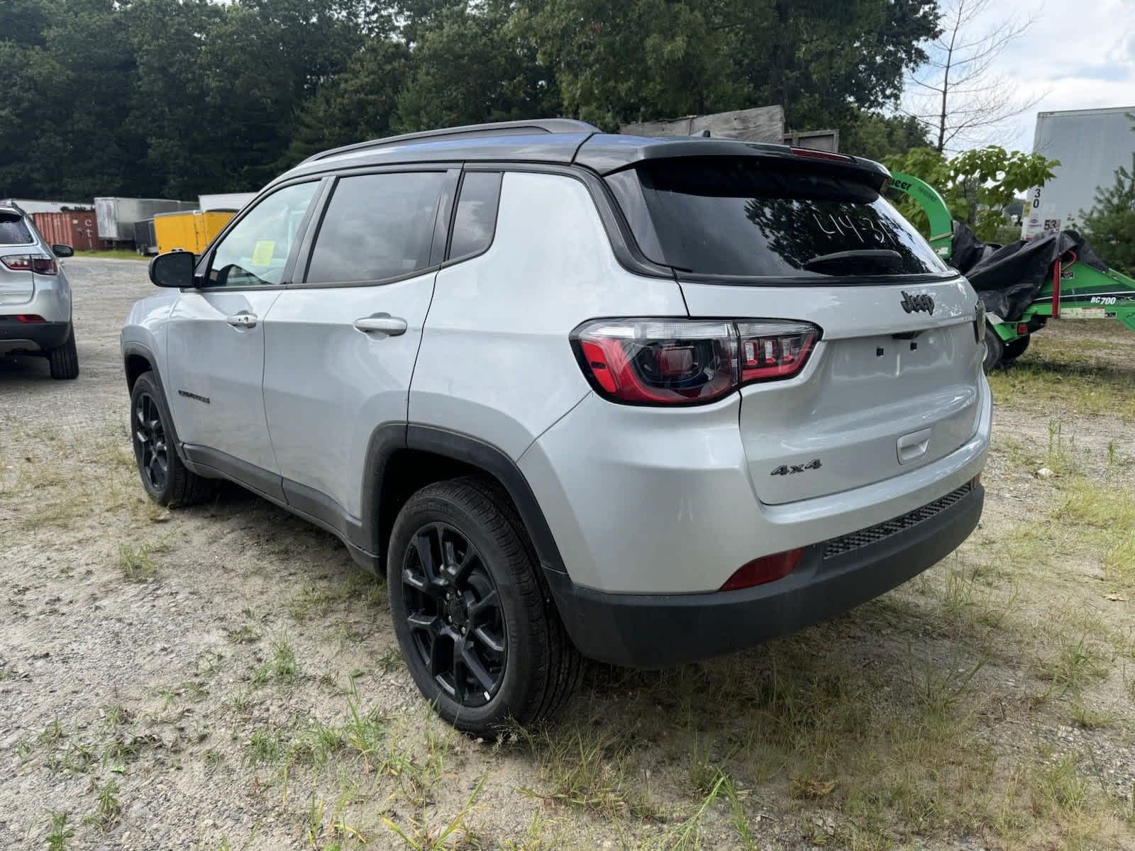 2024 Jeep Compass Latitude photo 2