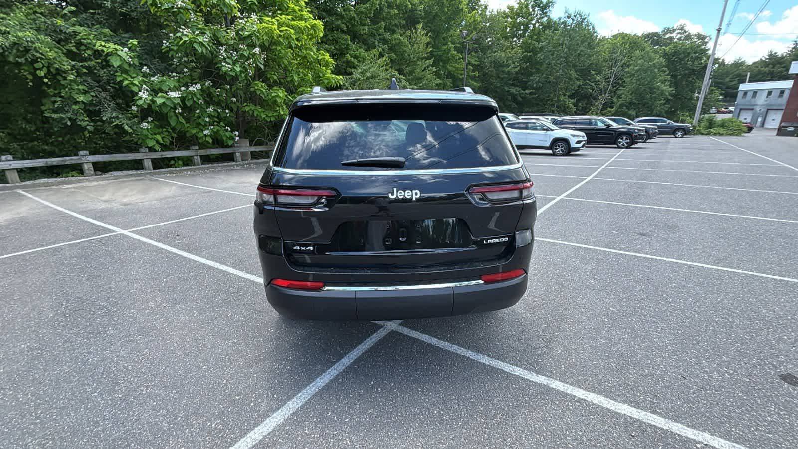 2025 Jeep Grand Cherokee Laredo X photo 4