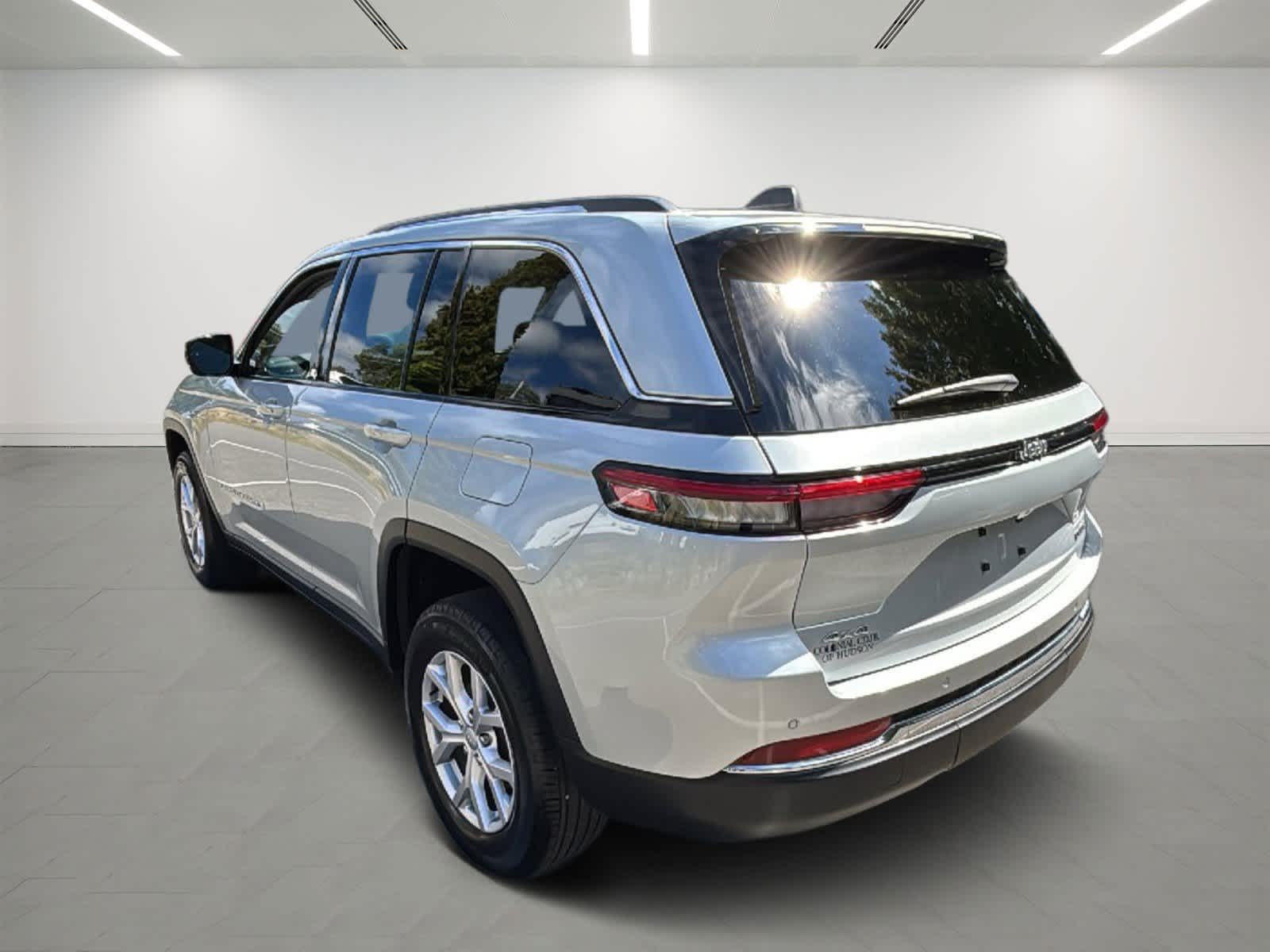 2022 Jeep Grand Cherokee Limited photo 3