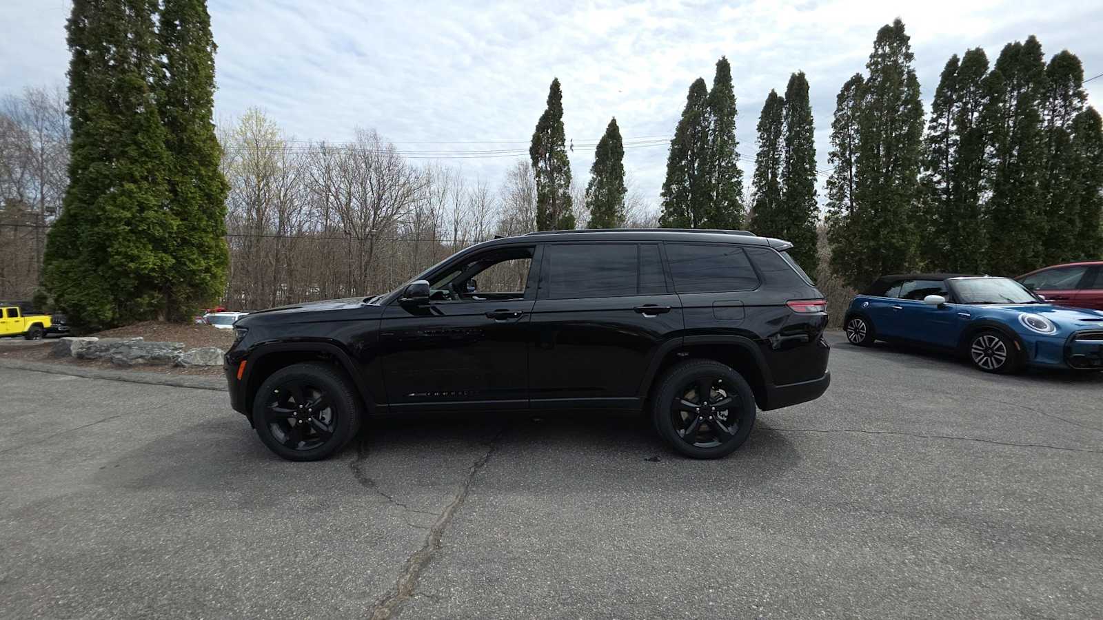2025 Jeep Grand Cherokee Altitude X photo 2