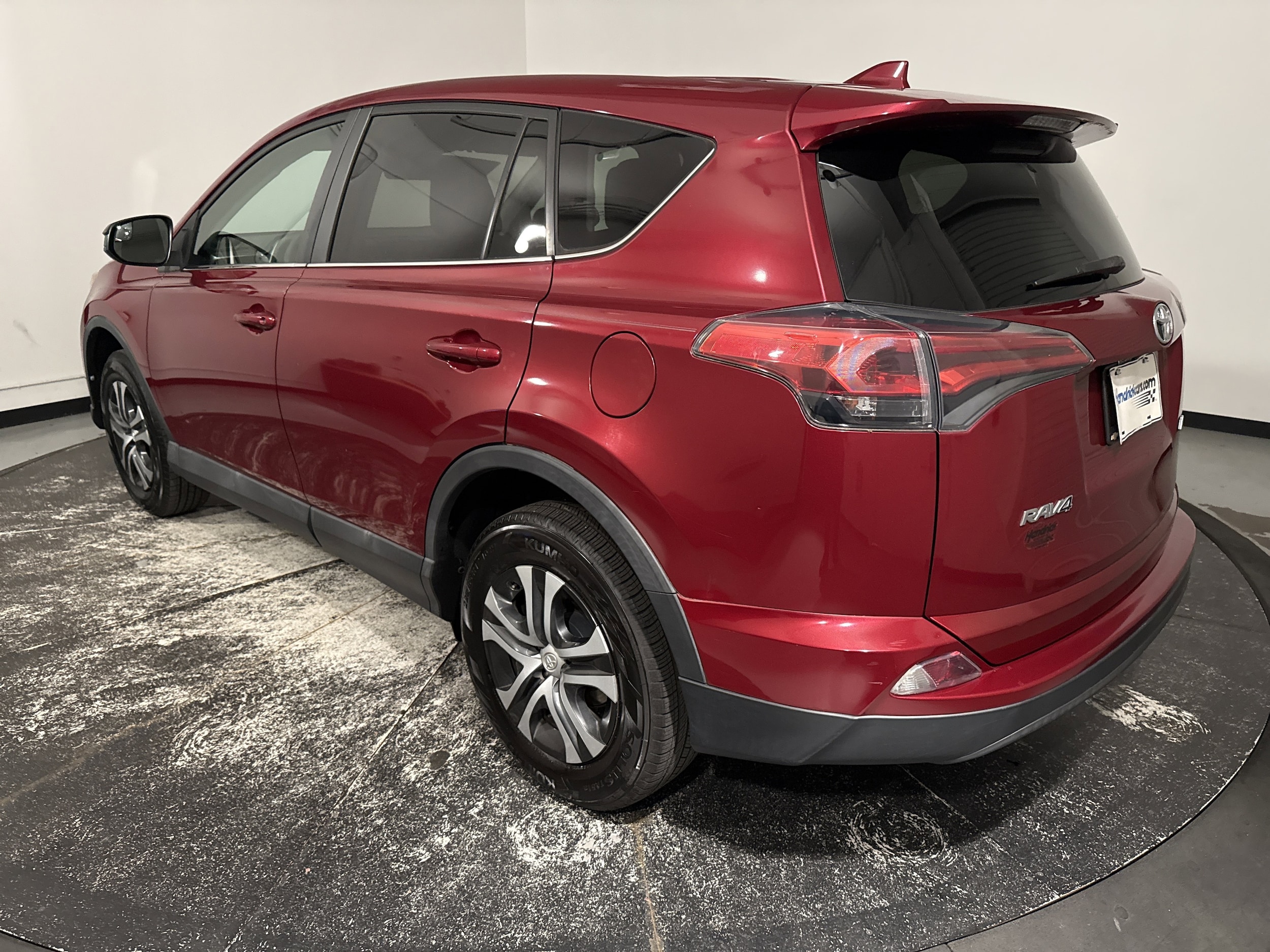 2018 Toyota RAV4 LE photo 3
