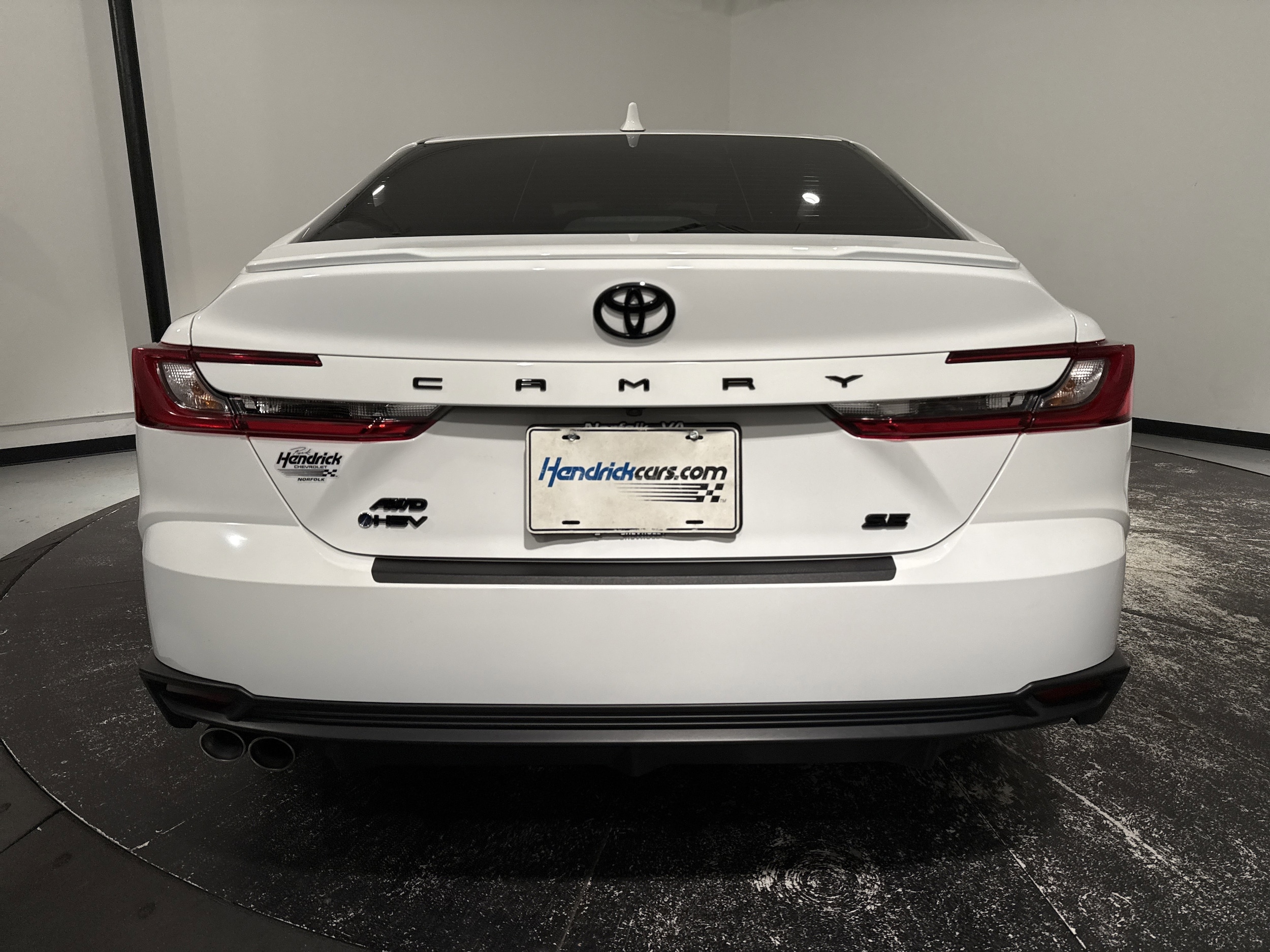 2025 Toyota Camry SE photo 3