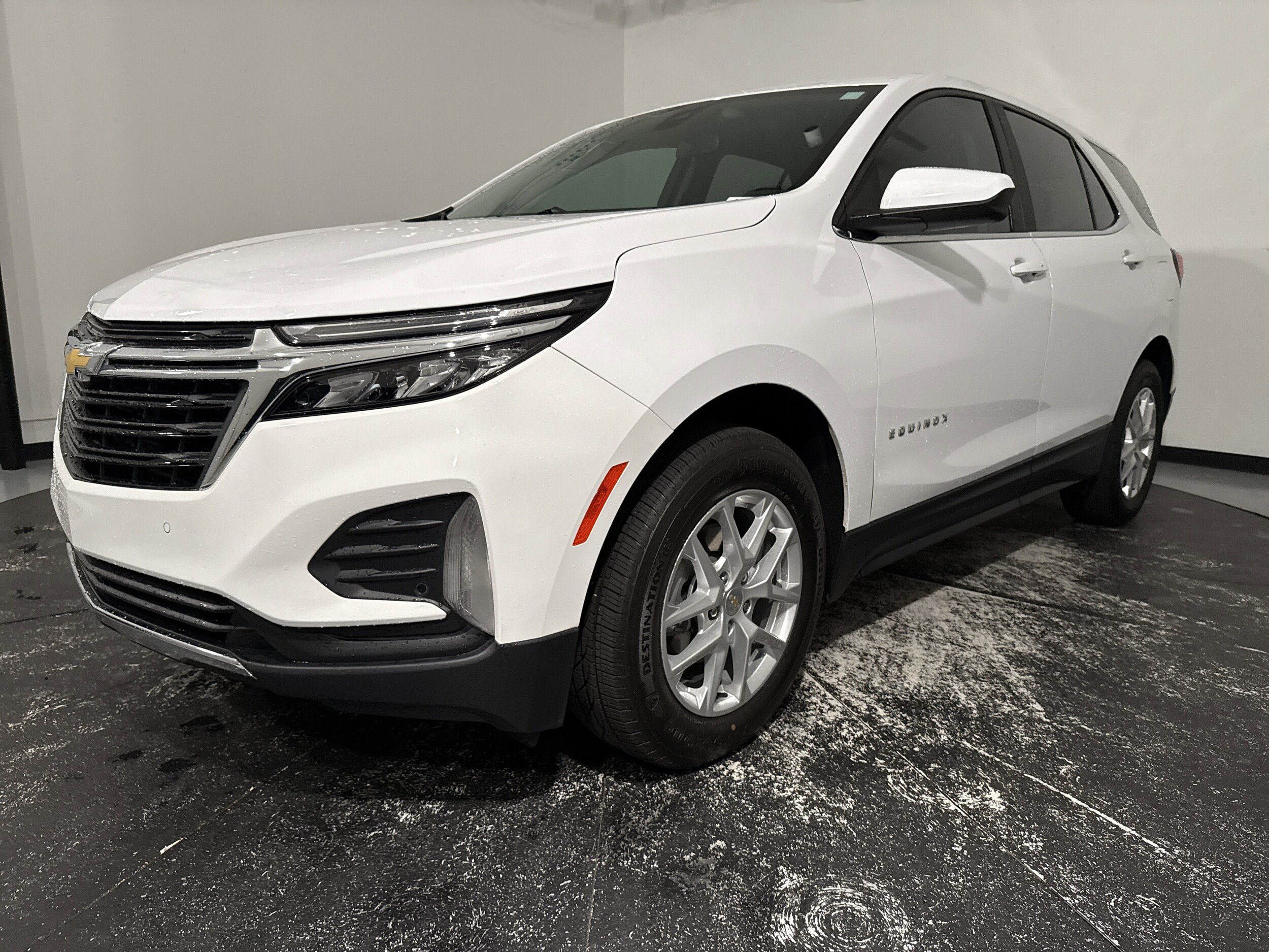 2022 Chevrolet Equinox LT photo 3