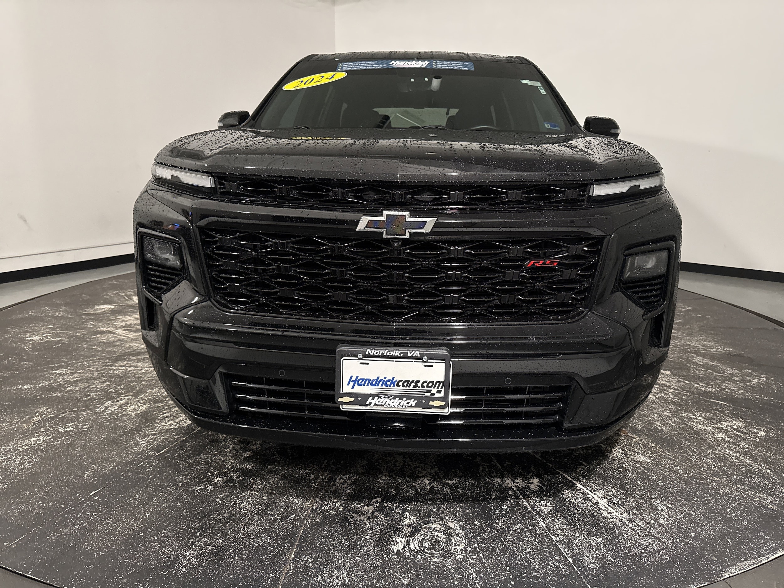 2024 Chevrolet Traverse FWD RS photo 2