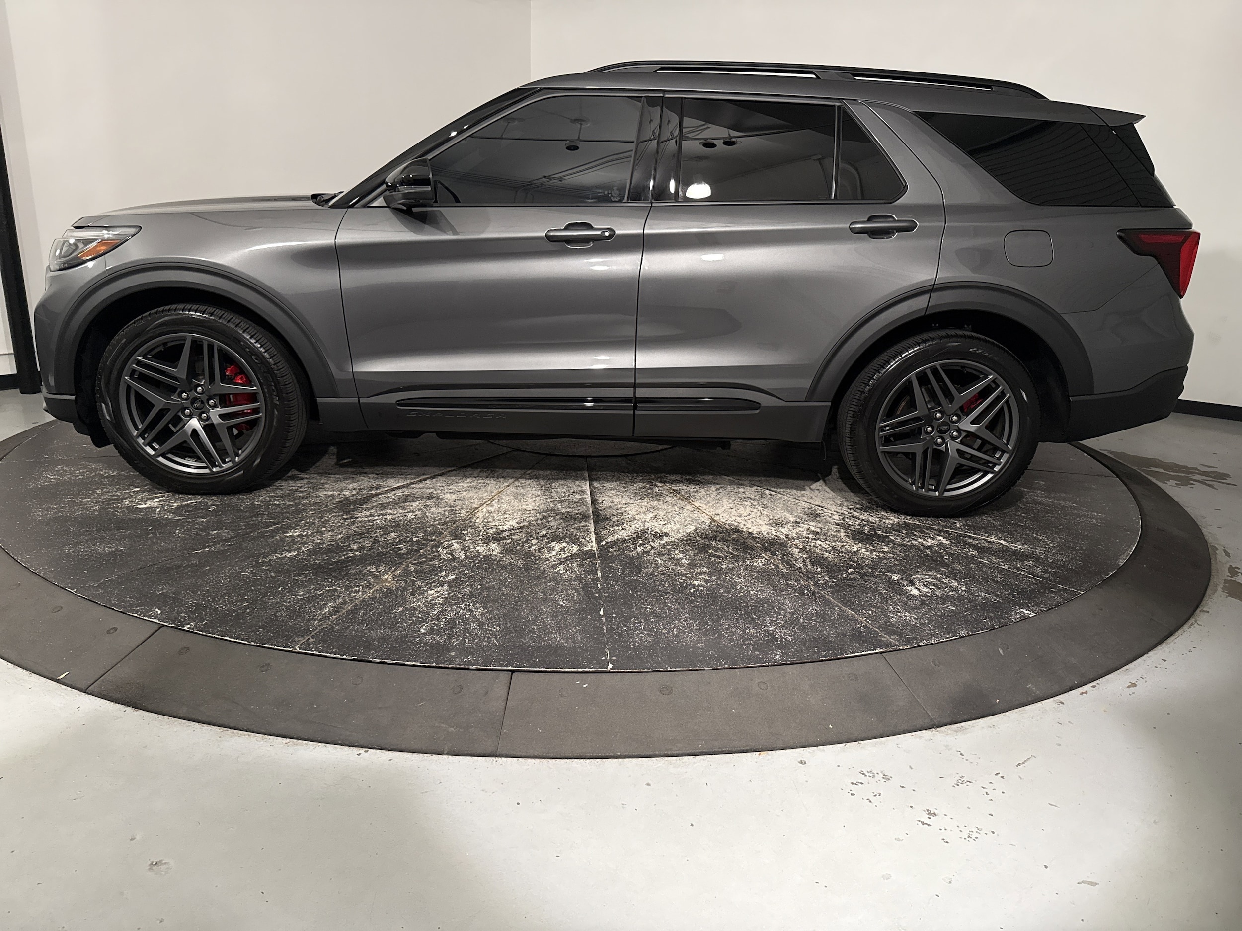 2025 Ford Explorer ST photo 5