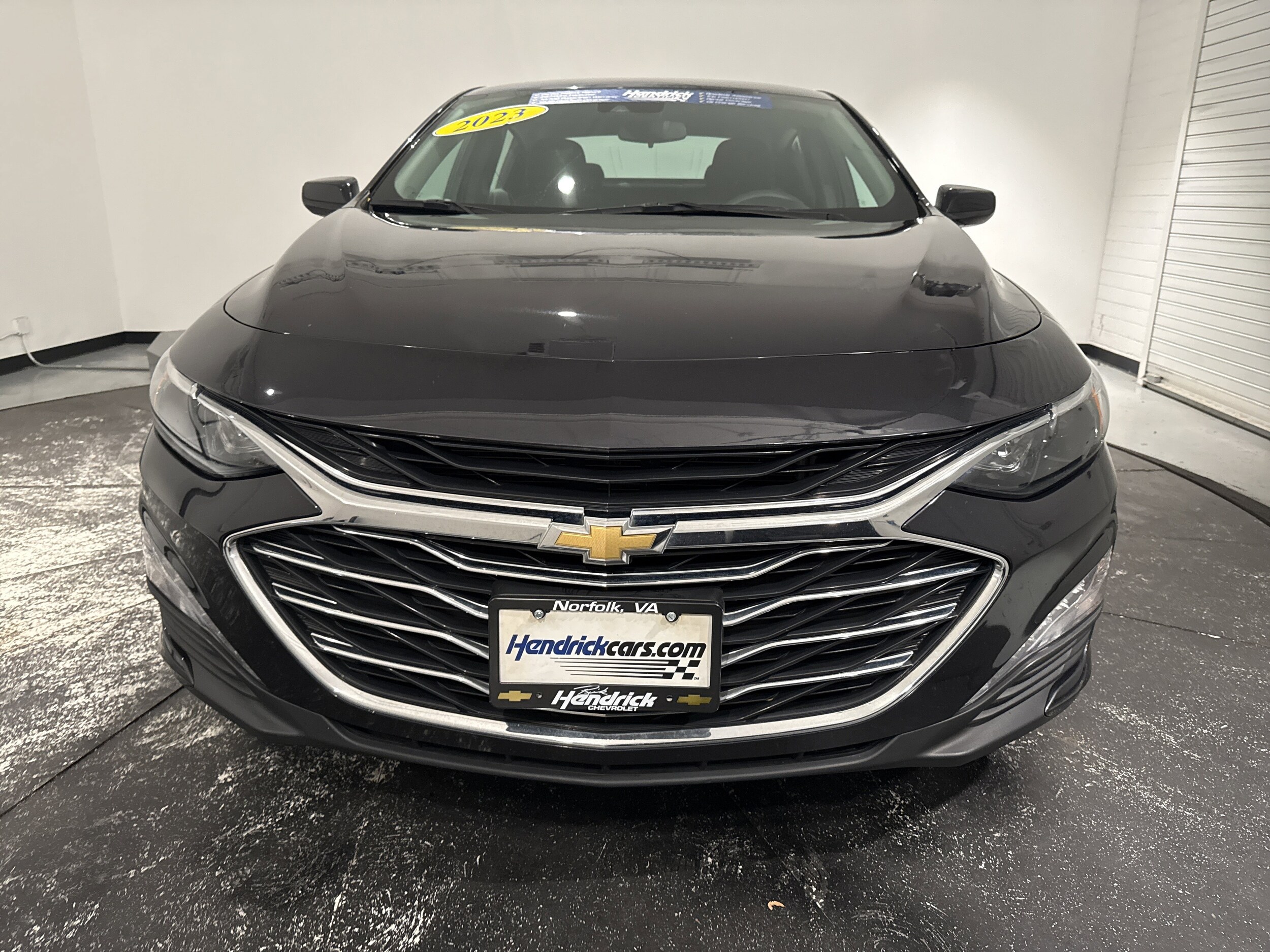2023 Chevrolet Malibu 1LT photo 2