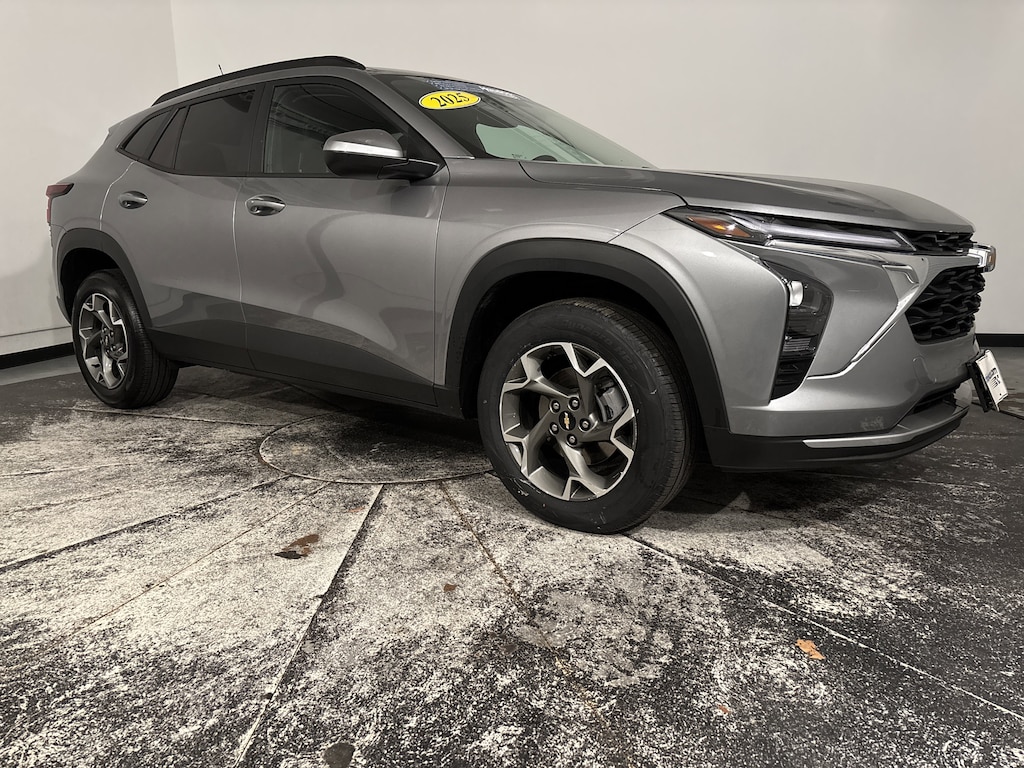 Used 2025 Chevrolet Trax LT SUV
