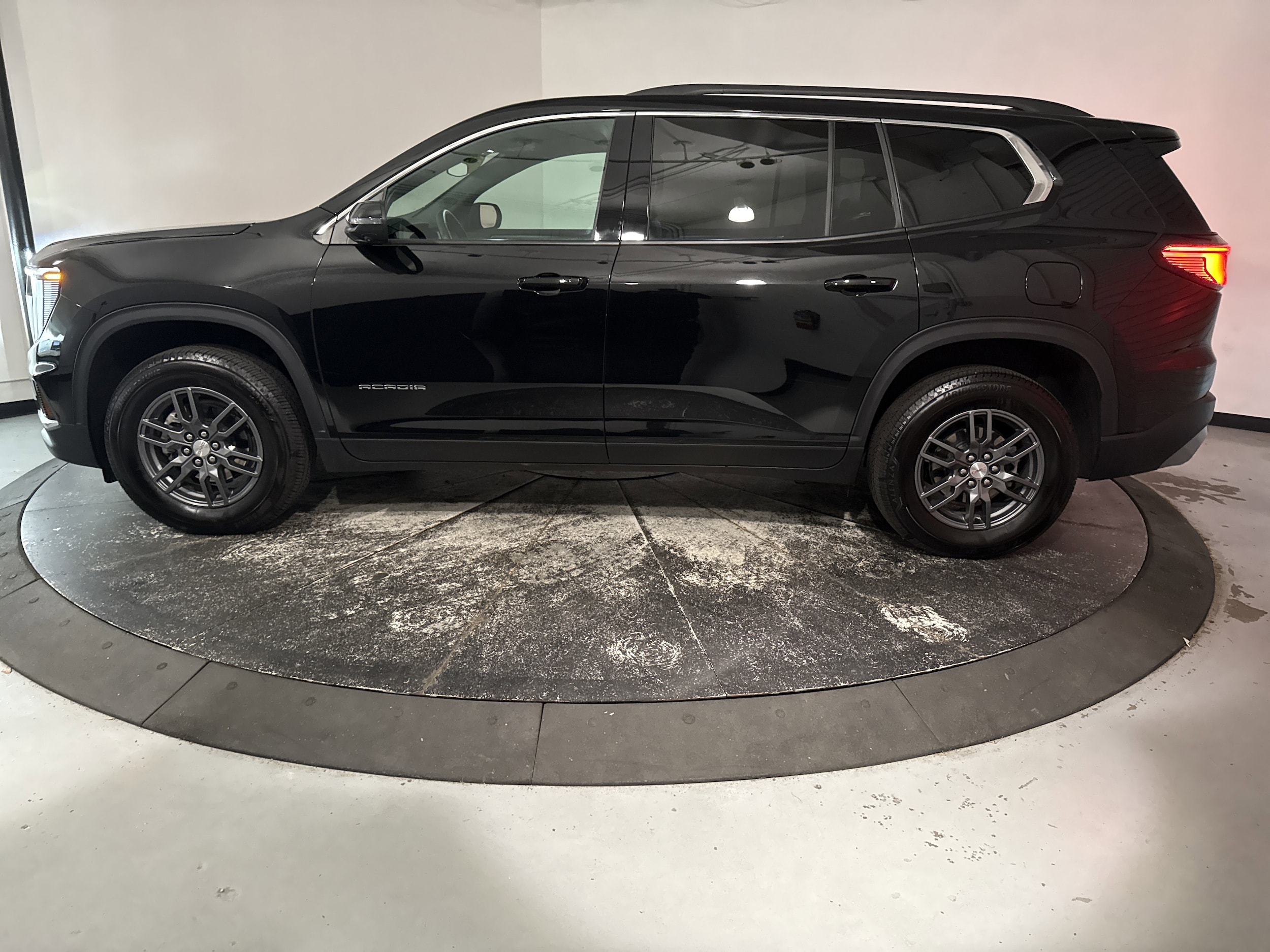 2025 GMC Acadia AWD Elevation photo 4