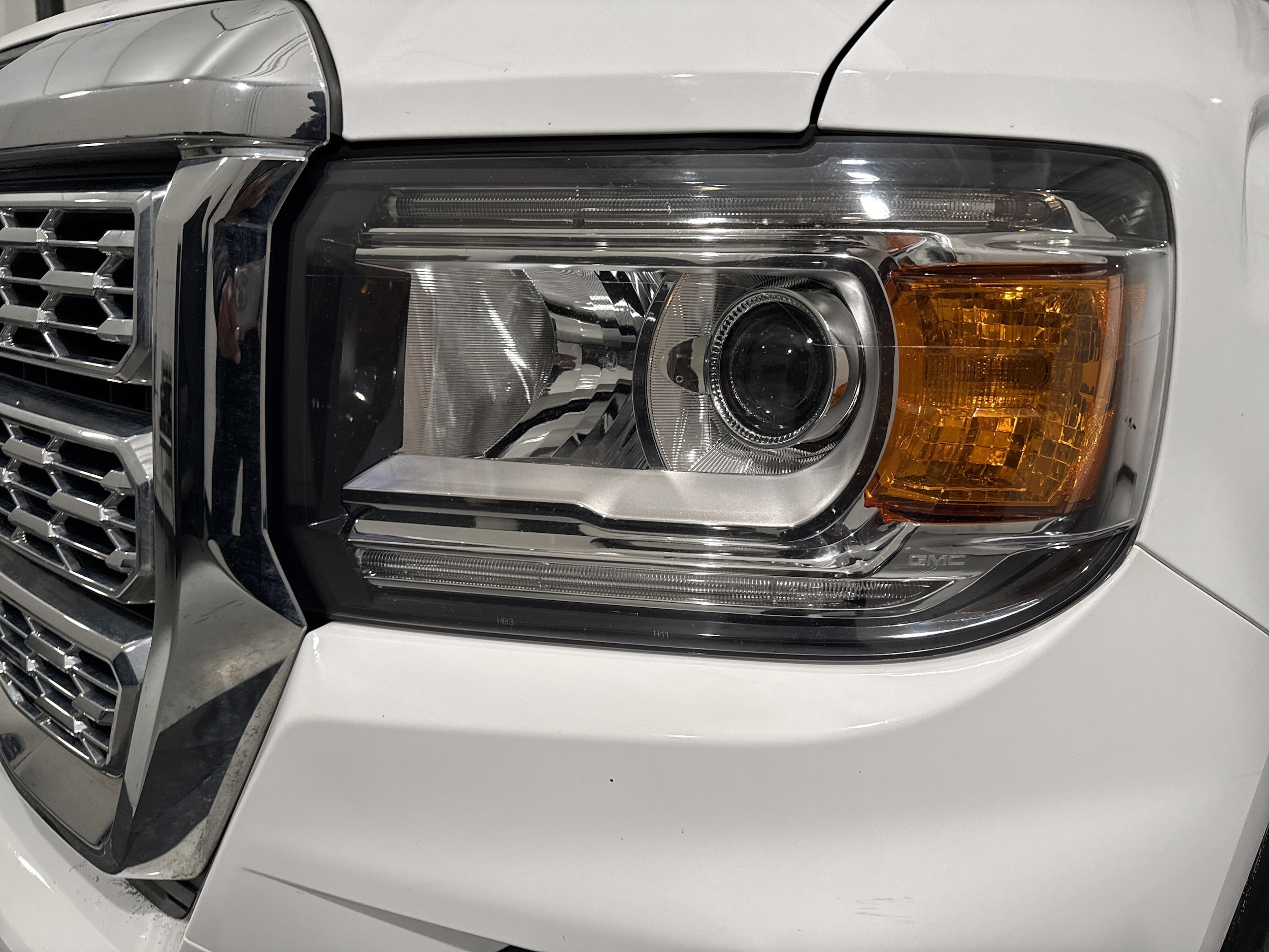 2022 GMC Canyon 4WD Denali photo 4