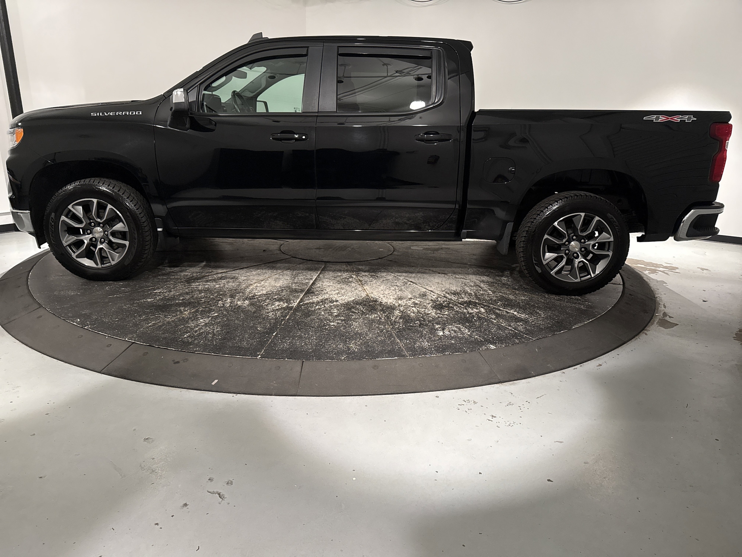 2022 Chevrolet Silverado 1500 LT photo 5
