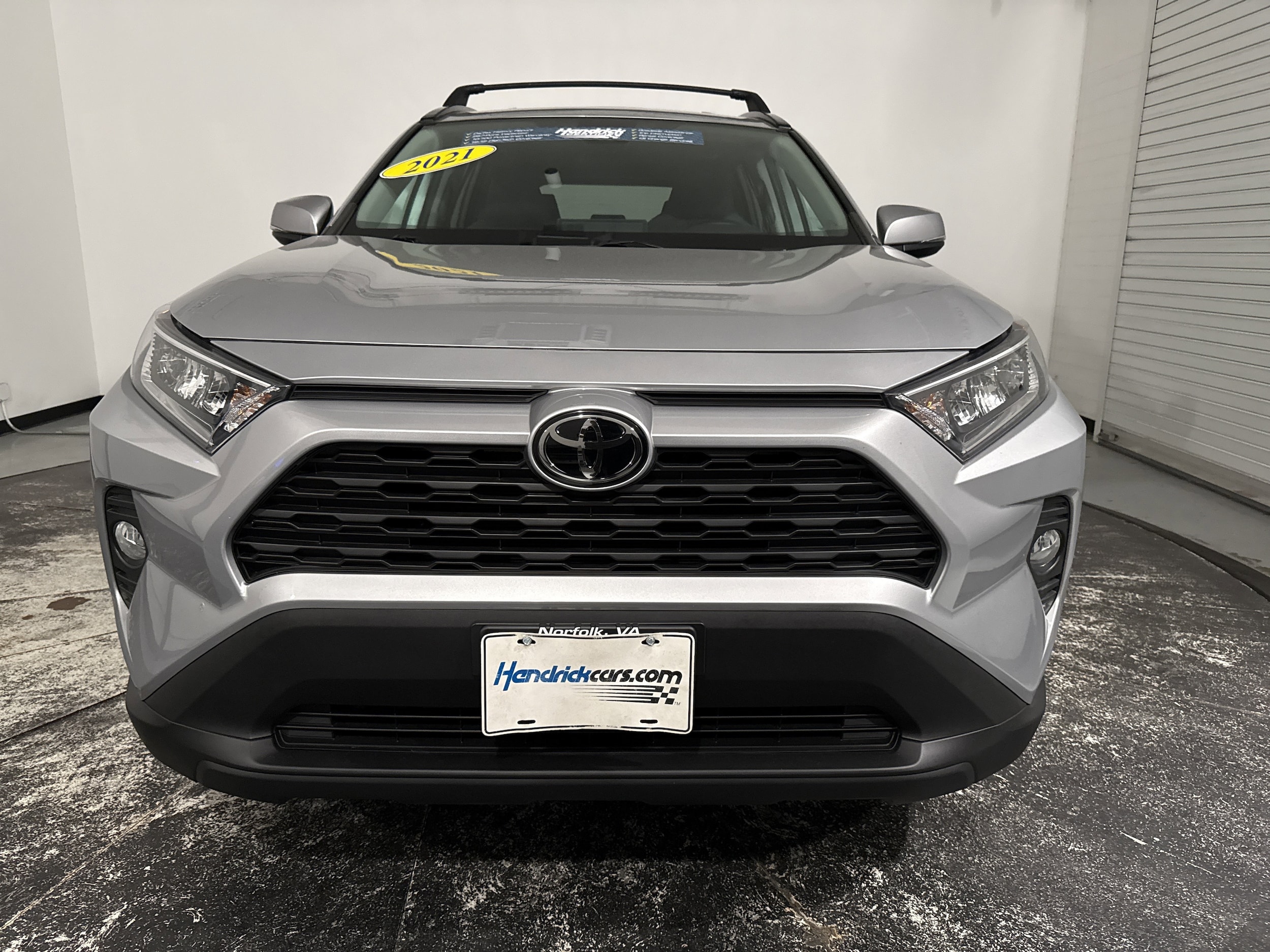 2021 Toyota RAV4 XLE photo 2