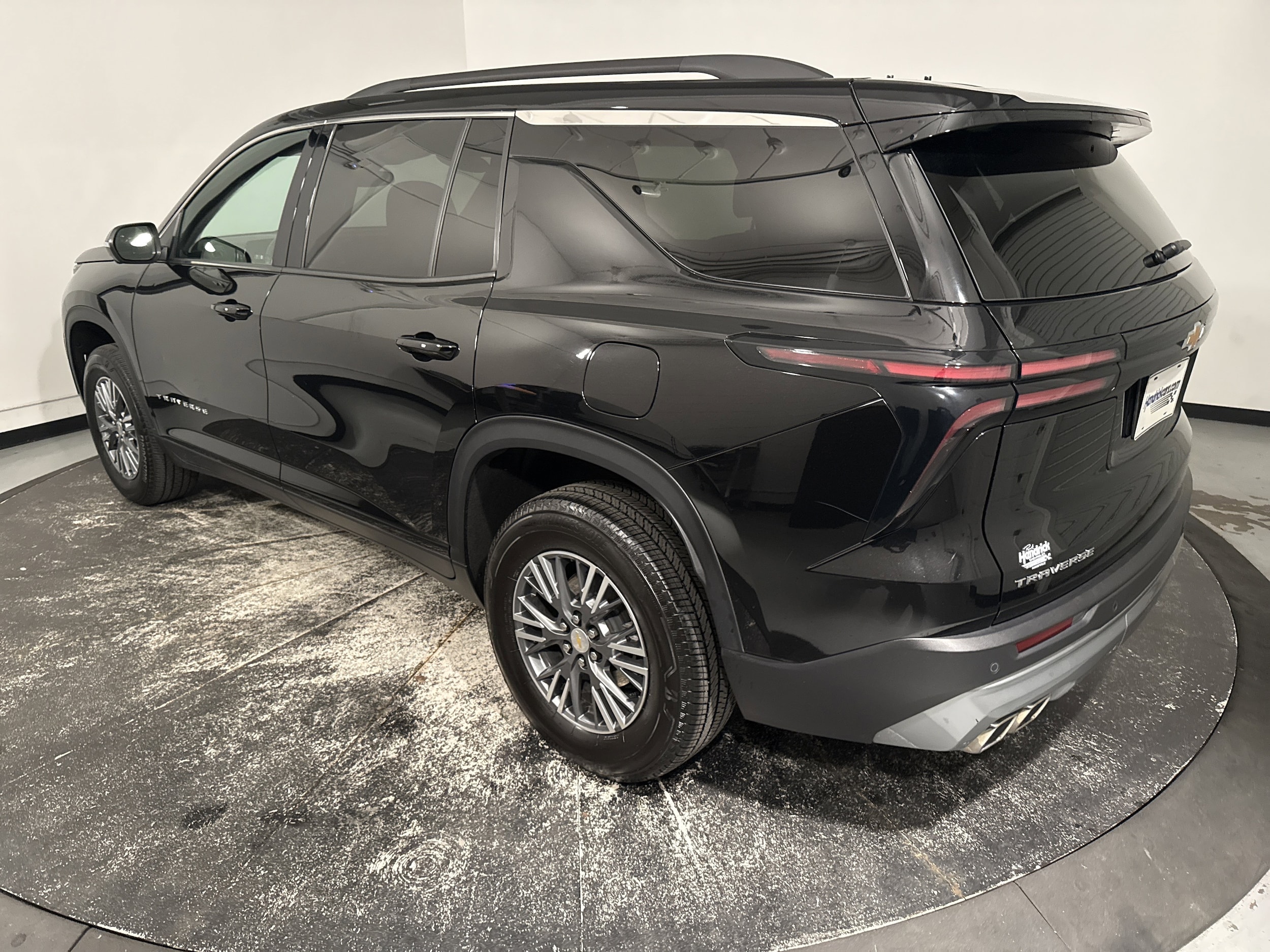 2025 Chevrolet Traverse FWD LT photo 3