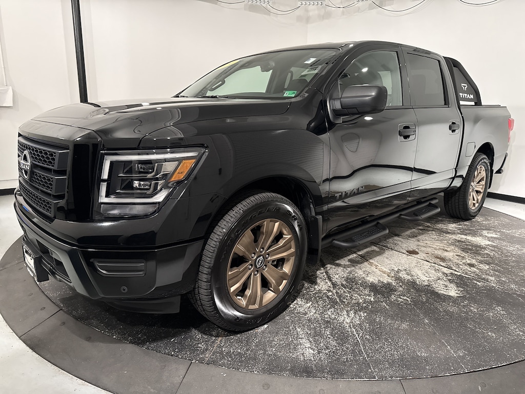 Used 2024 Nissan Titan SV Pickup