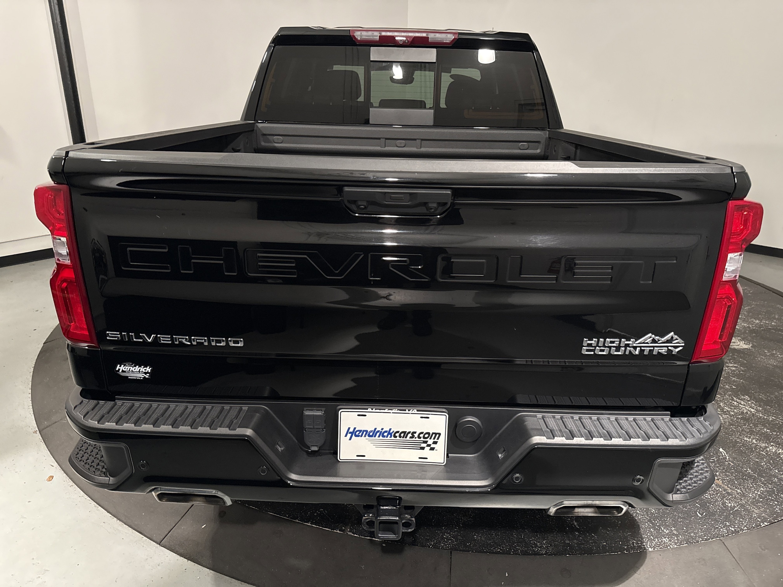 2024 Chevrolet Silverado 1500 High Country photo 3