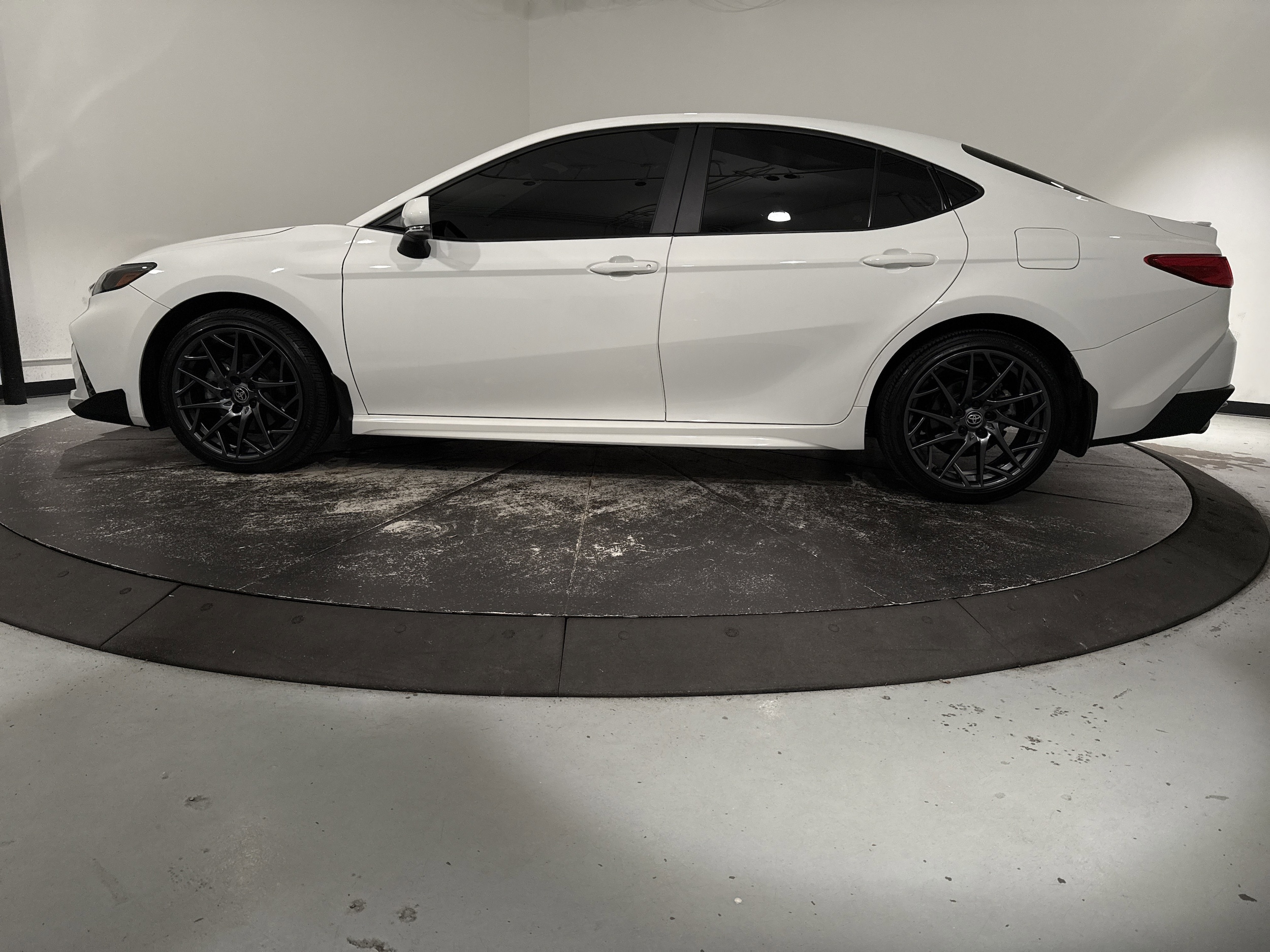 2025 Toyota Camry SE photo 5