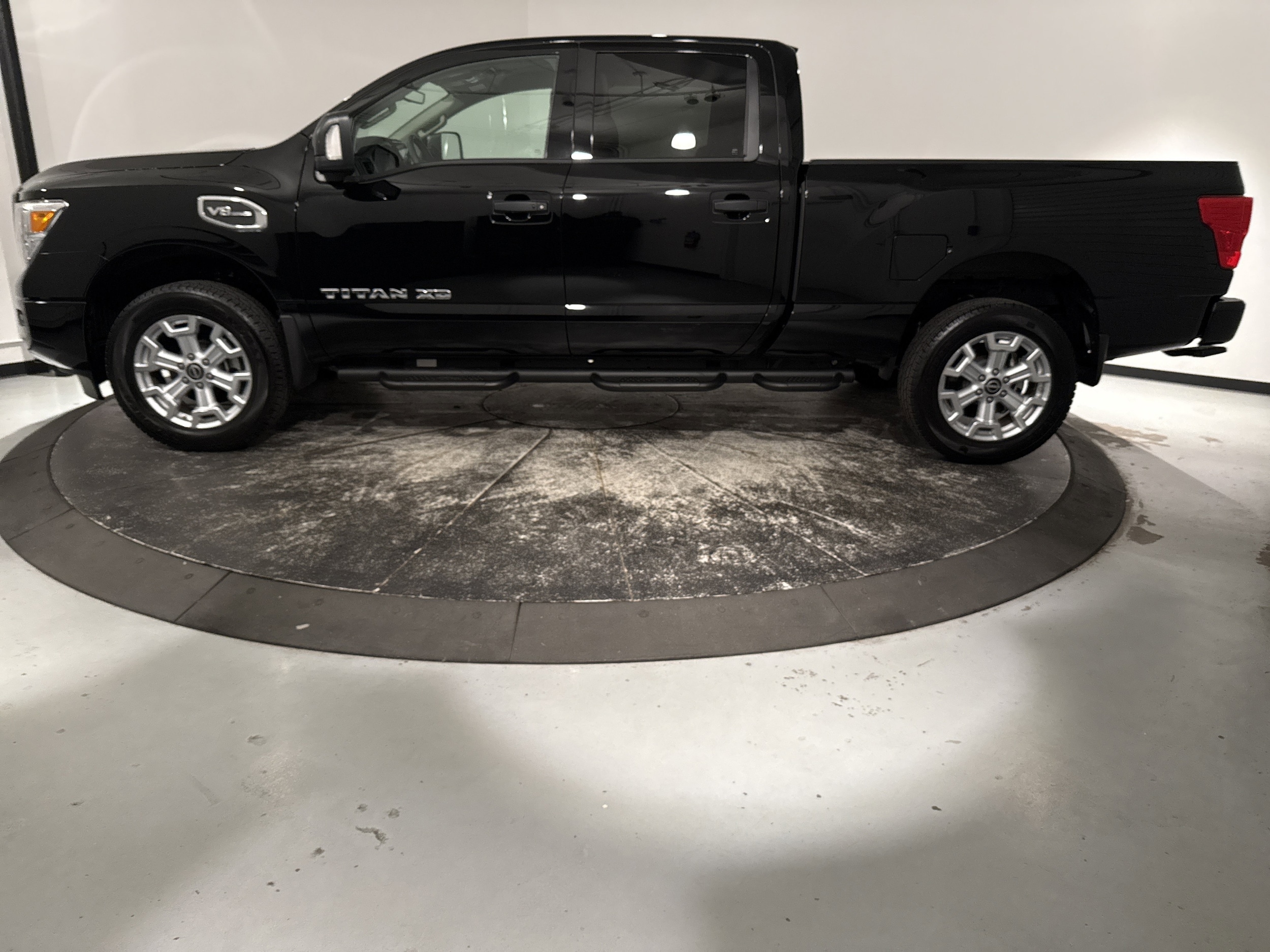2024 Nissan Titan XD SV photo 6