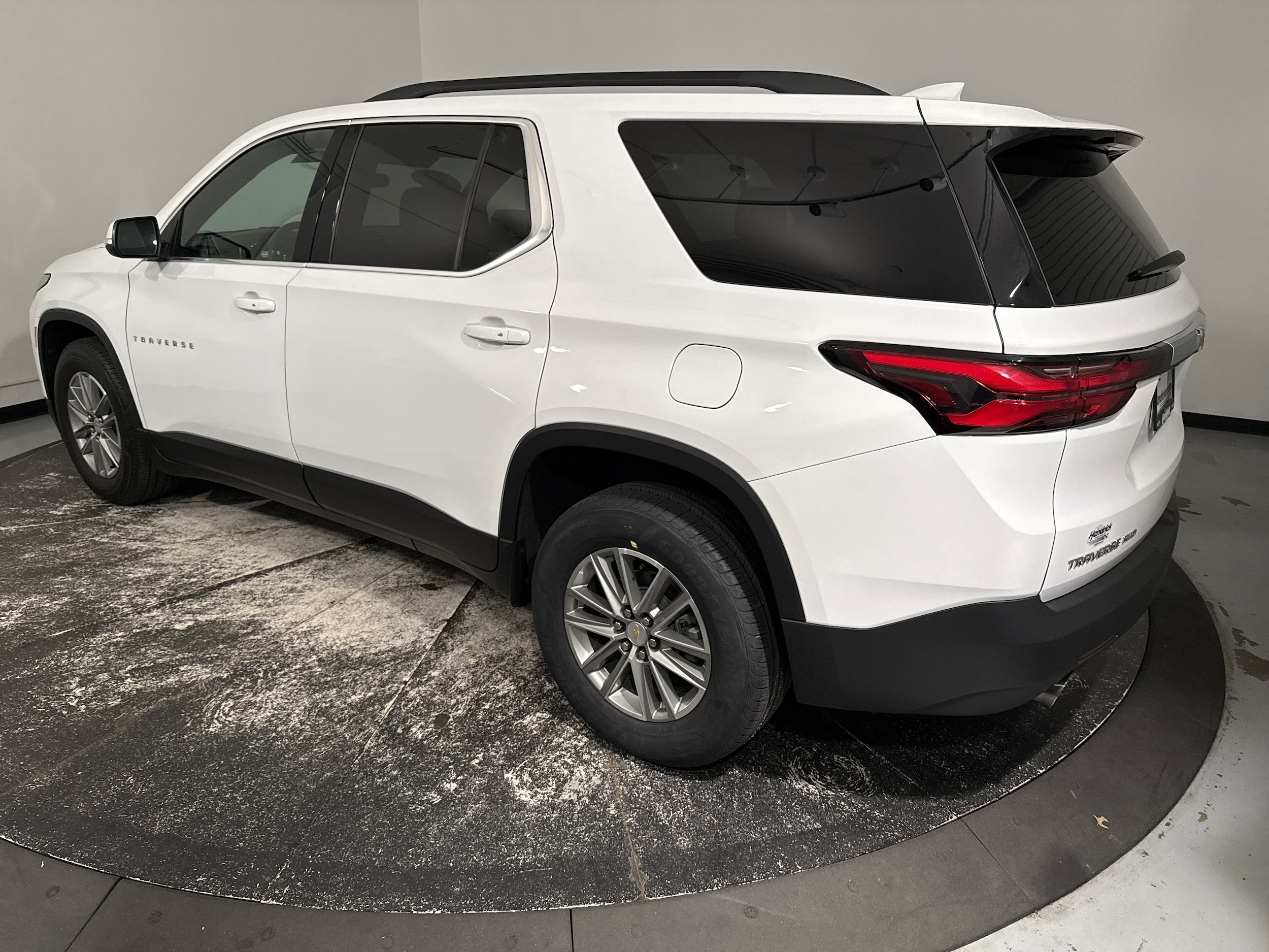 2023 Chevrolet Traverse LT Leather photo 3