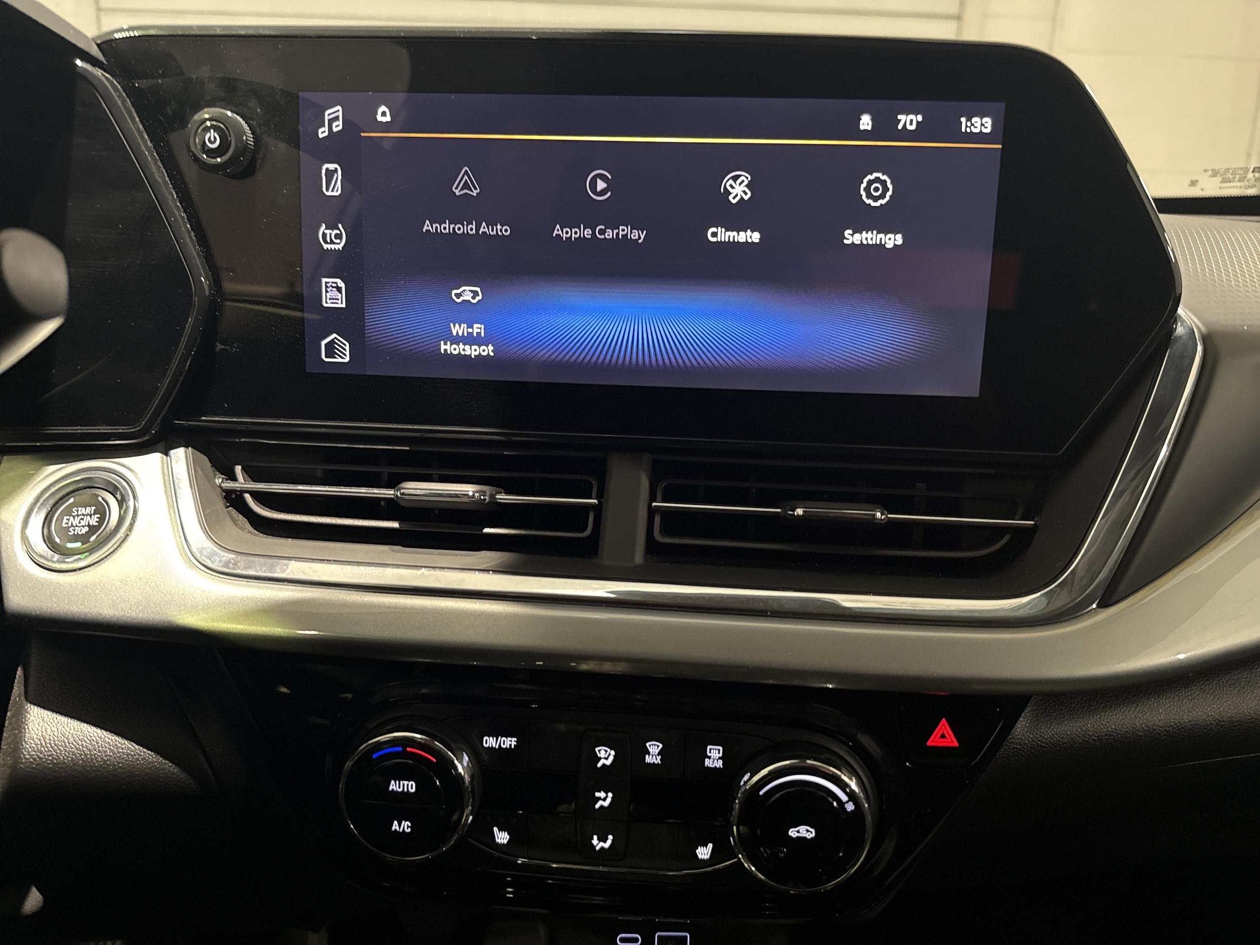 2025 Chevrolet Trax LT photo 4