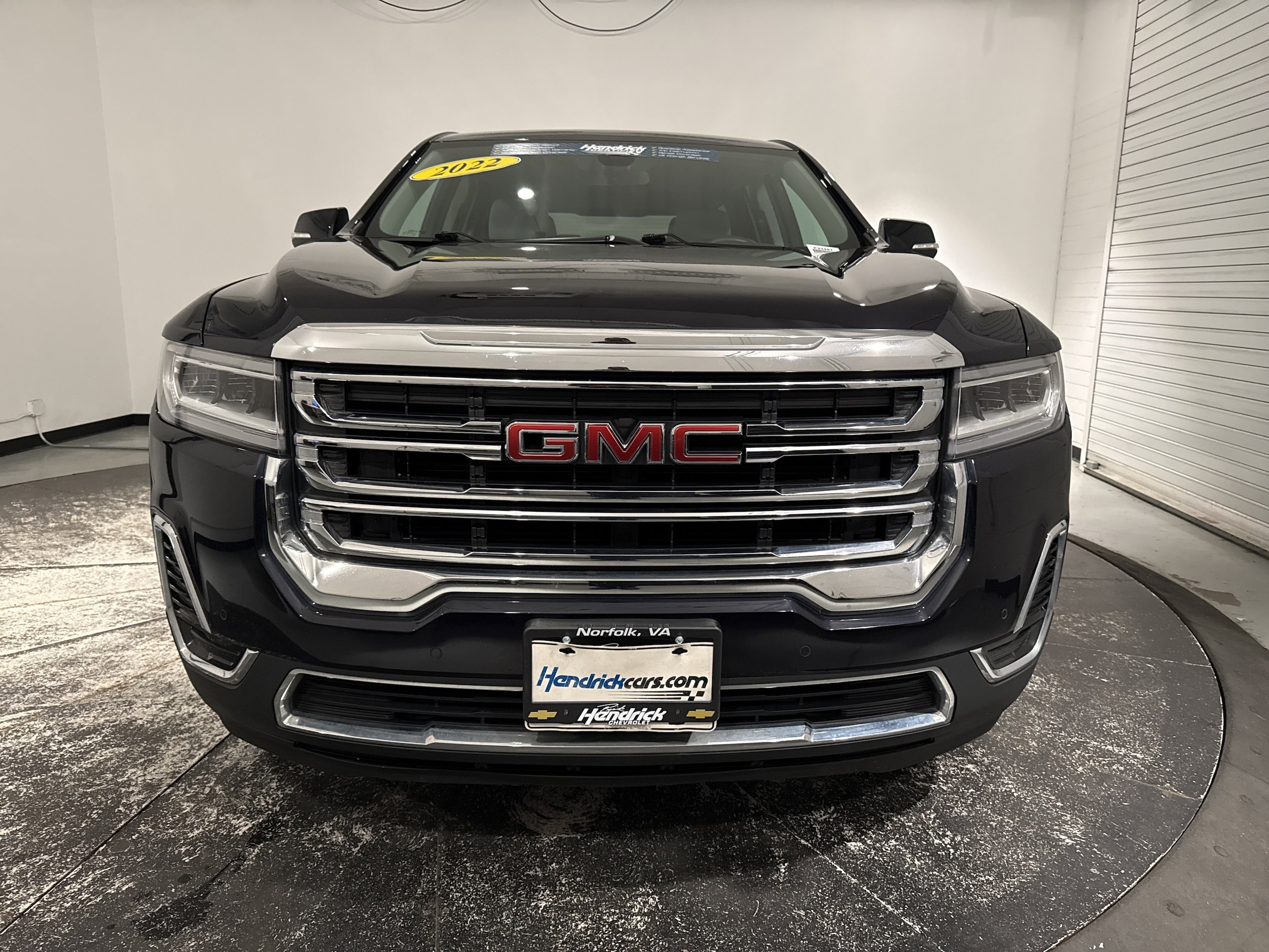 2022 GMC Acadia SLE photo 2